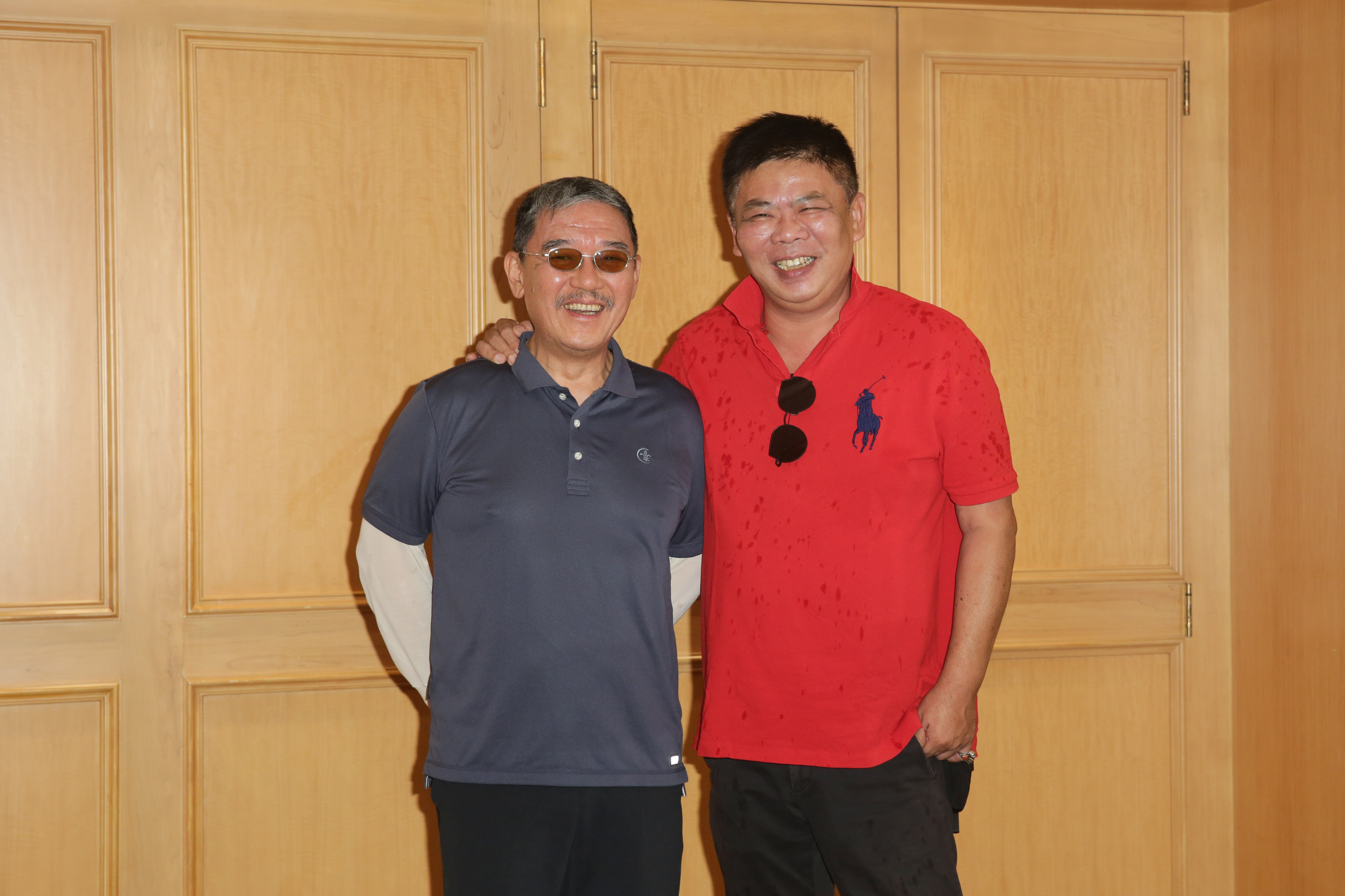 李立群（左）和導演馮凱接受台媒聯訪。
