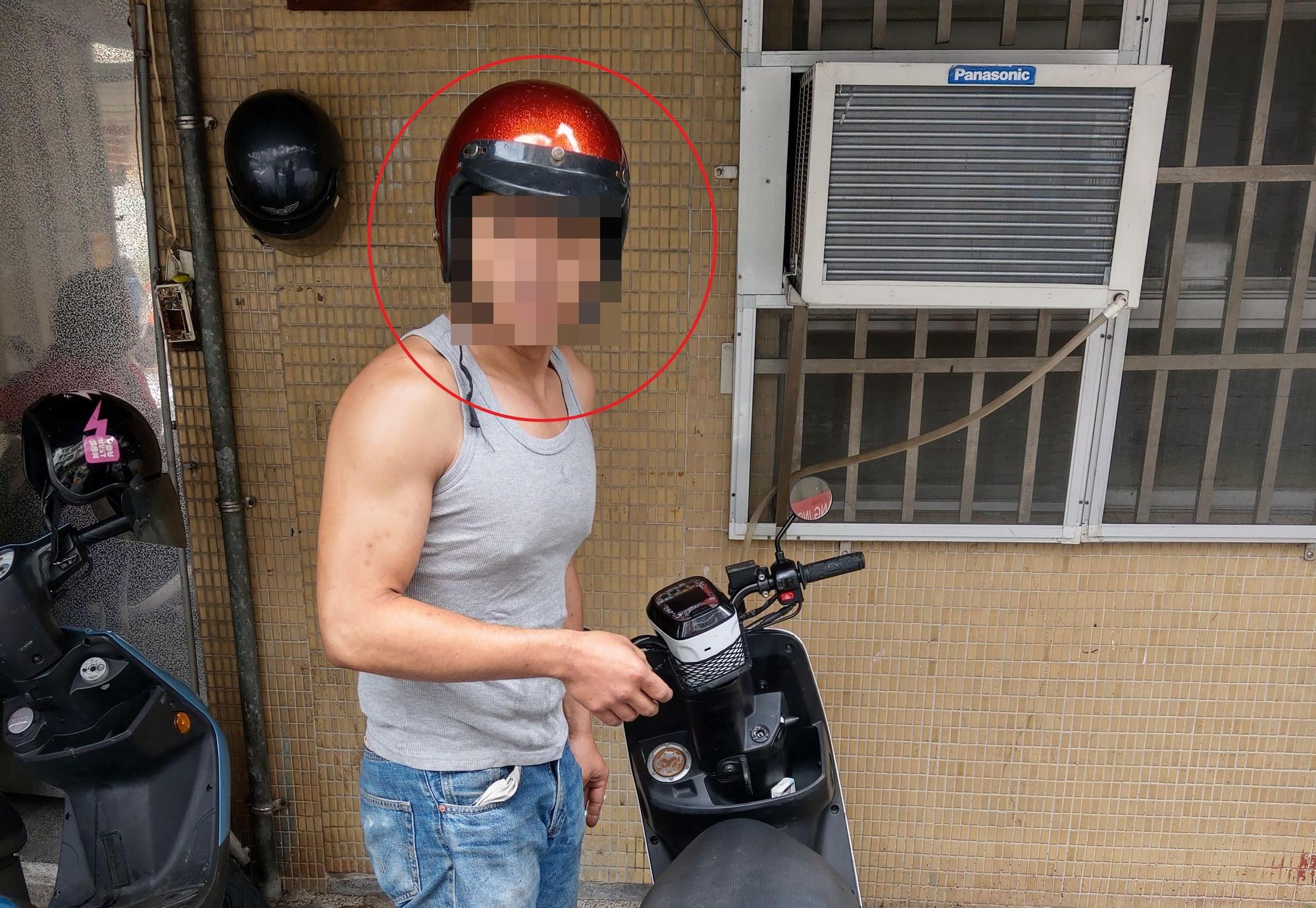 陳姓壯男用媽媽的機車偷路邊萬元小摺，其母大義滅親指認犯行。（翻攝畫面）