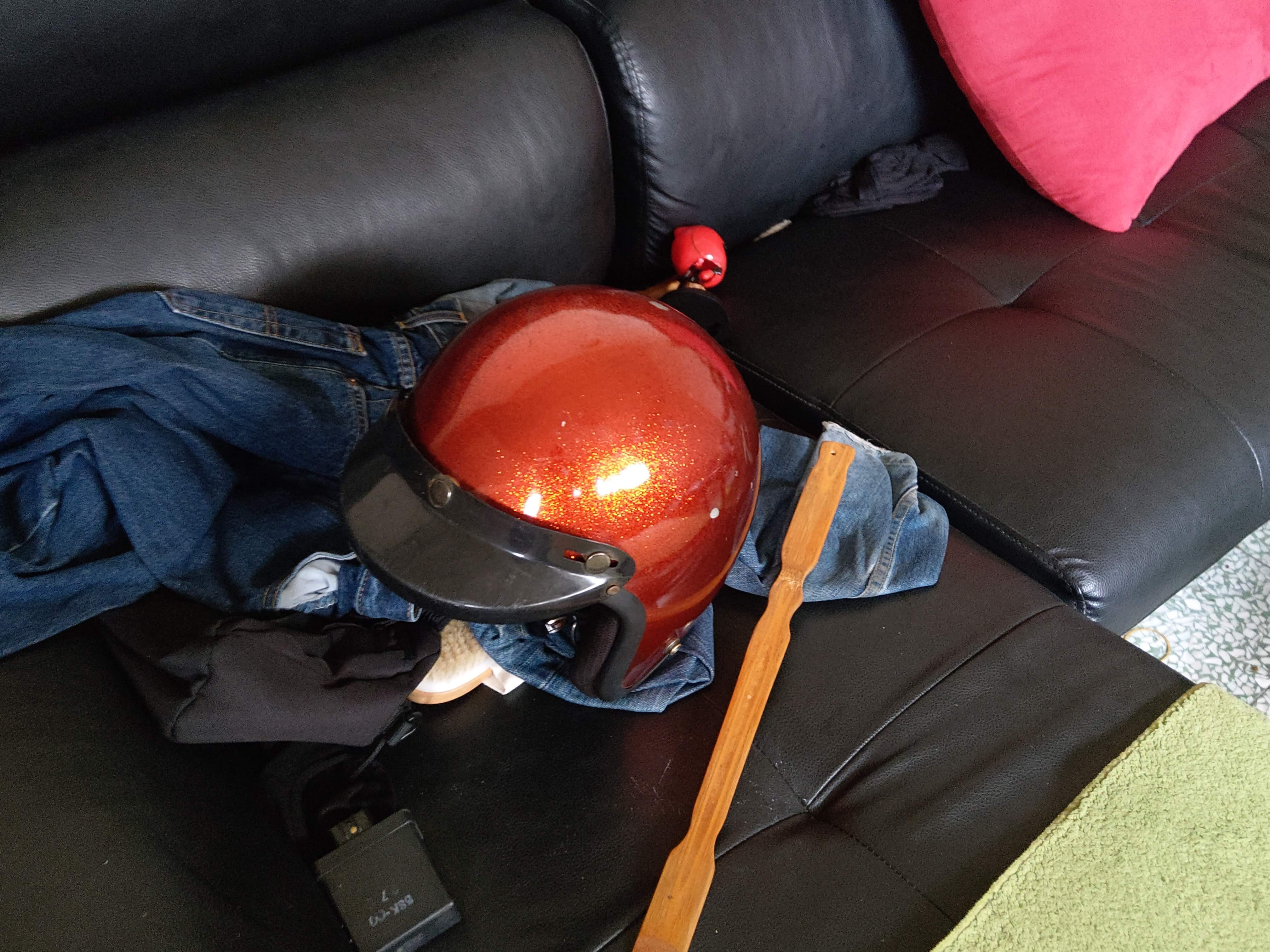 陳男就算警方在家中起出作案時所戴安全帽等物，仍矢口否認犯行。（翻攝畫面）