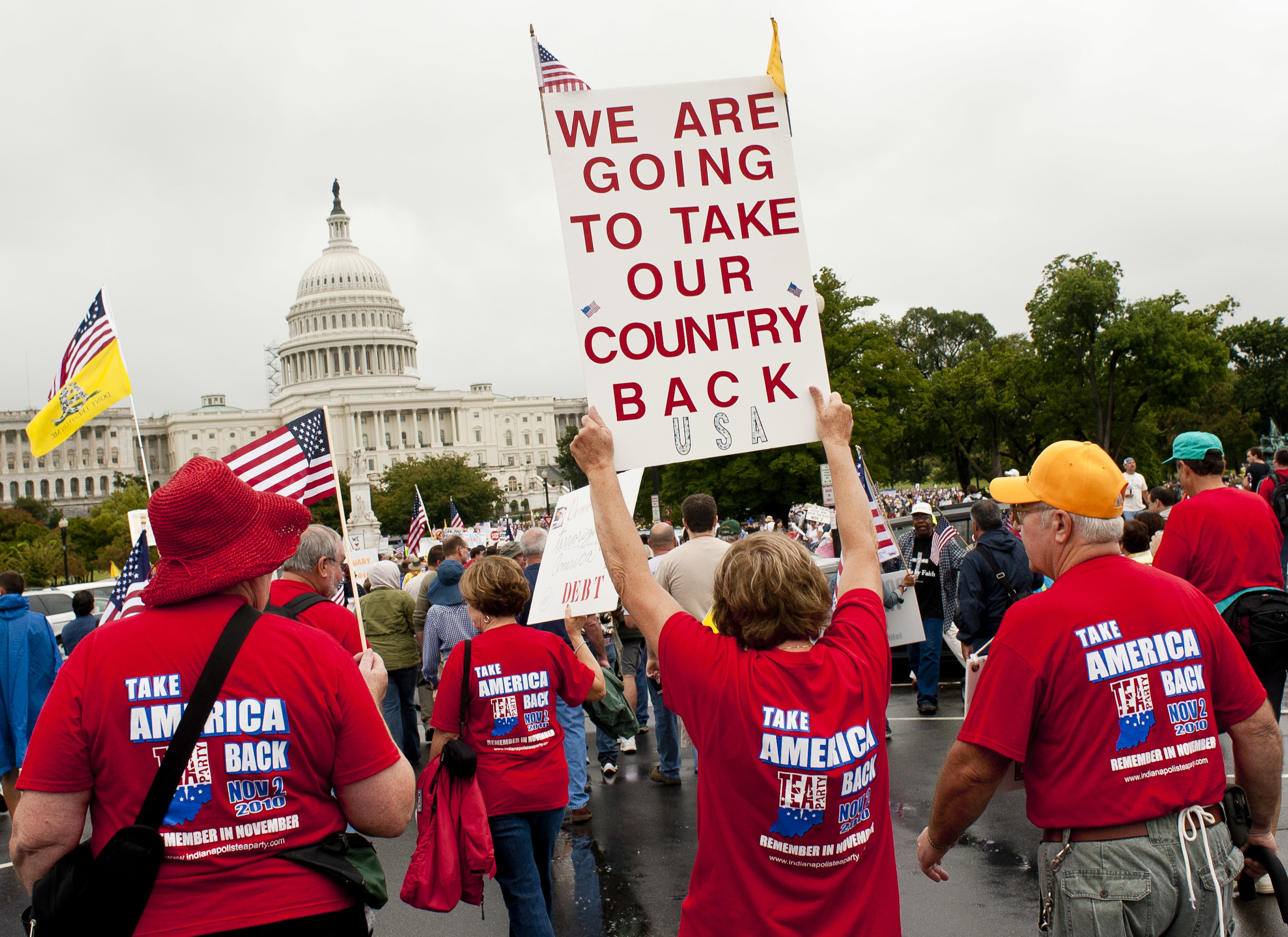 美國大選期間，民粹色彩濃厚的「茶黨」民眾在華府發起示威。（東方IC）