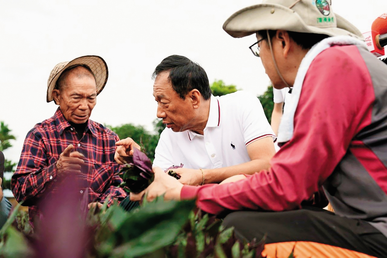 郭台銘到花東3天2夜「Long Stay」，但郭陣營後來認為初選時間有限，應檢討作戰步調。（翻攝郭台銘臉書）