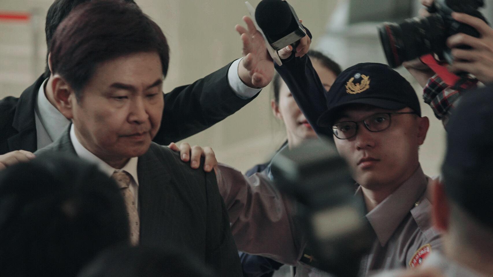 賀一航飾演遊走黑白兩道的議長。(民視提供)