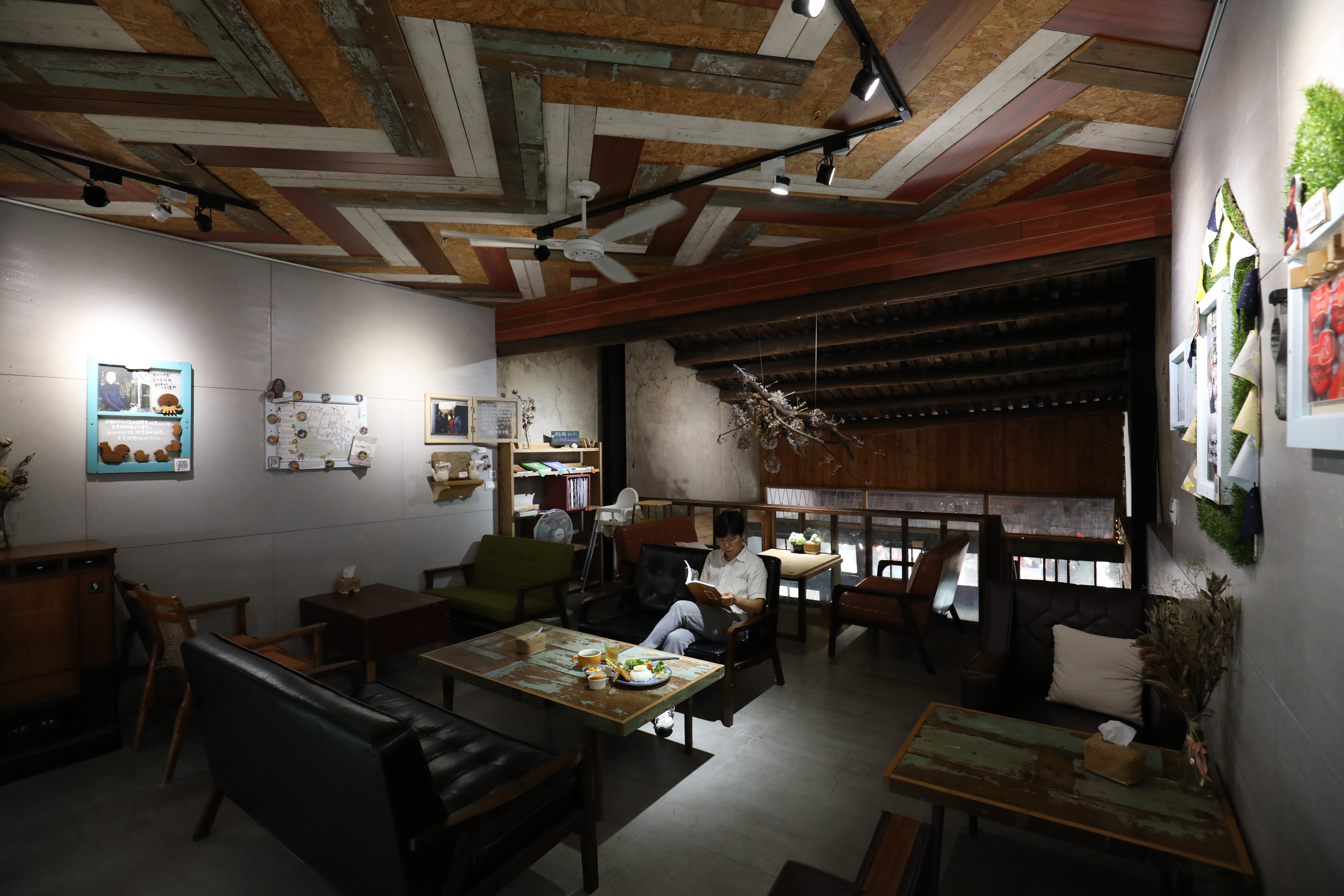 新南12文創實驗商行的空間感，相當吸引年輕人。