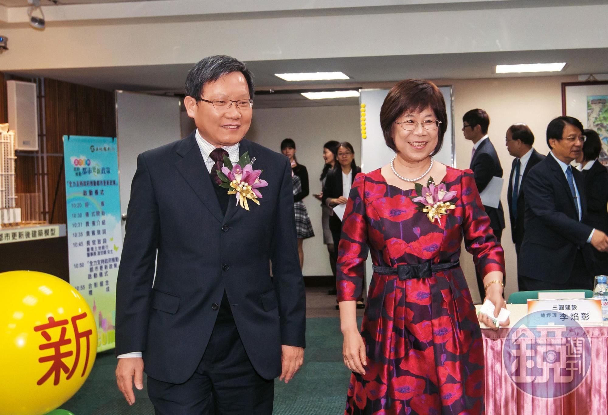 財政部長蘇建榮(左)和彰銀董座凌忠嫄(右)聯袂防守,喊出明年彰銀改選1席也不能掉。