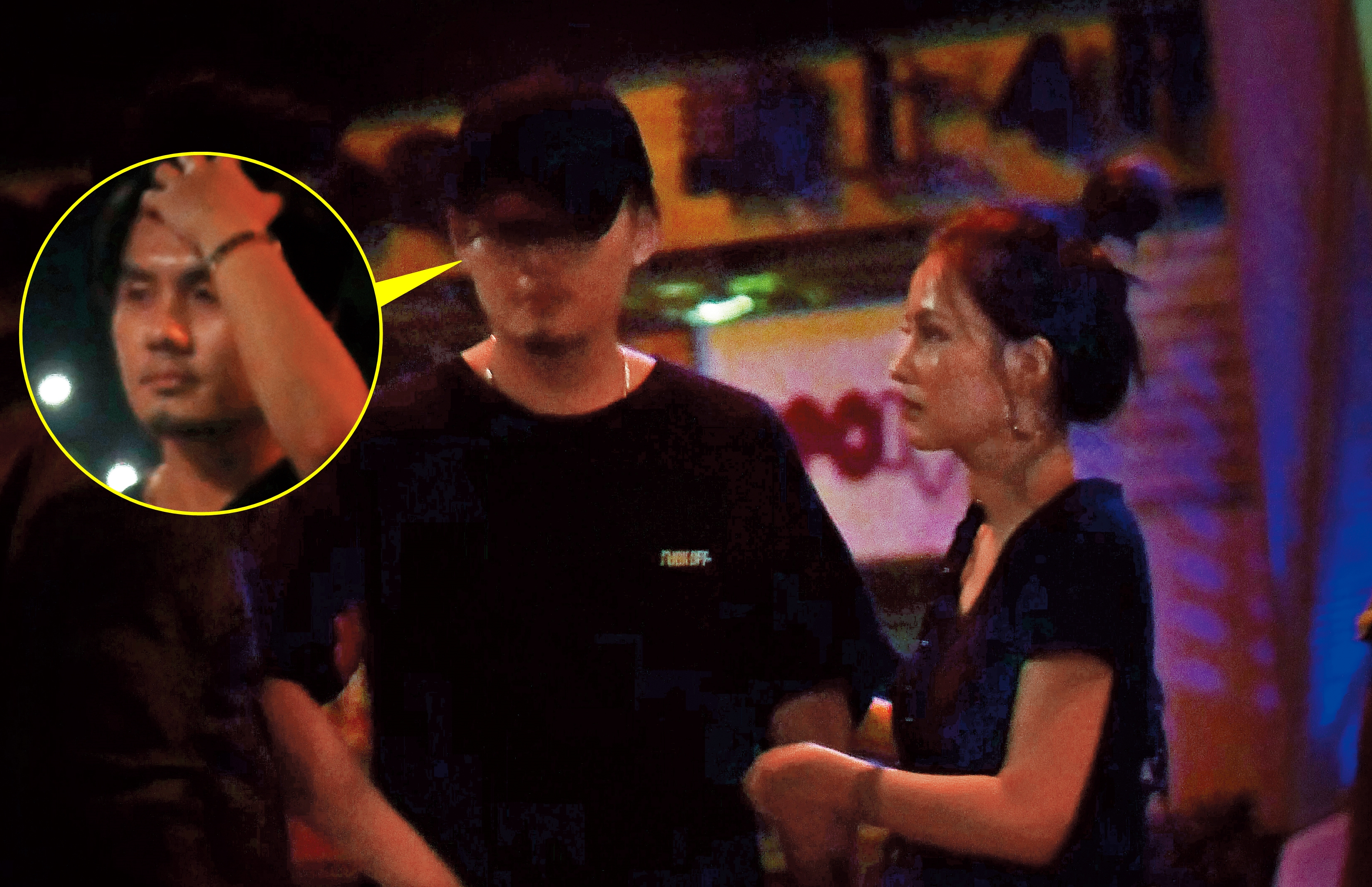 6/1 01：43，杜姸（右）跟一群人在酒吧聚會，隨後照顧一名酒醉男子回家。