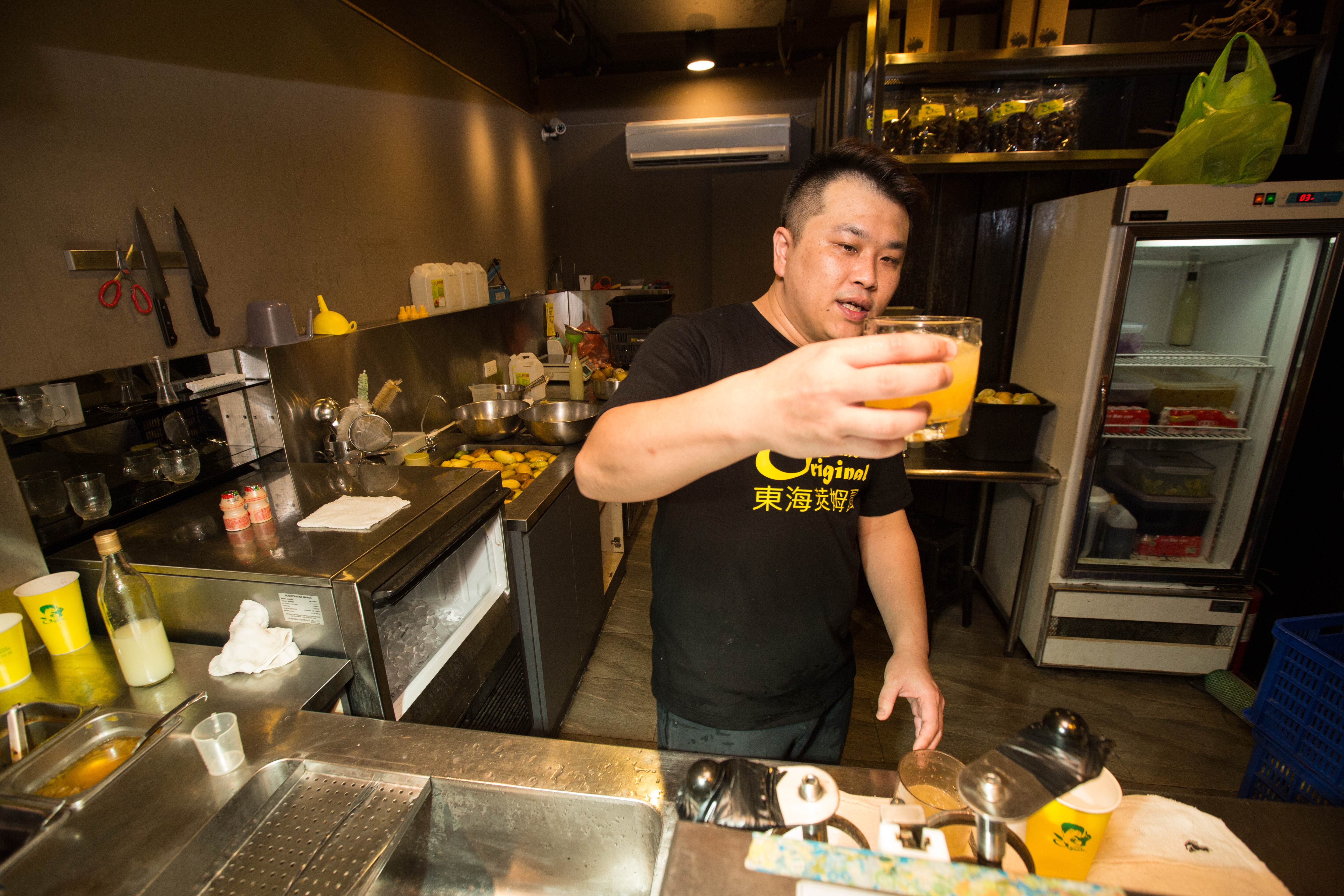曾俊豪堅持天然路線，萊姆汁可加入桑葚、鳳梨、火龍果等水果，但不願混搭珍珠。
