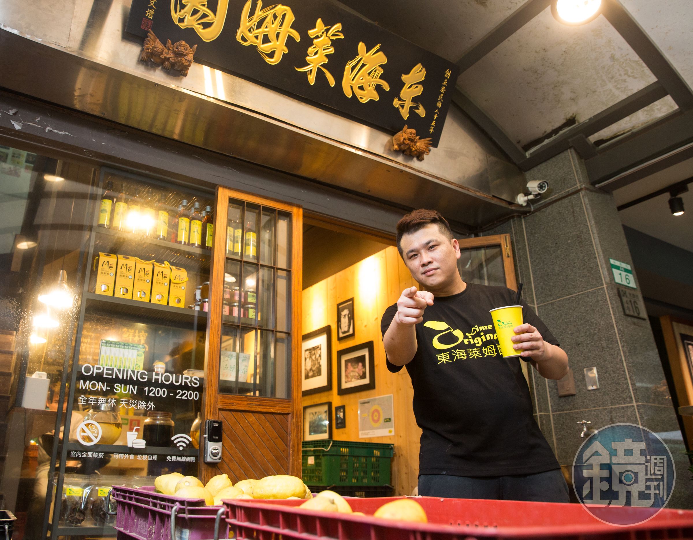 別人剛退伍的年紀，曾俊豪已經創業成功，曾在台北市擁有3間店面。但手上有錢後，他也坦言曾經迷失方向。
