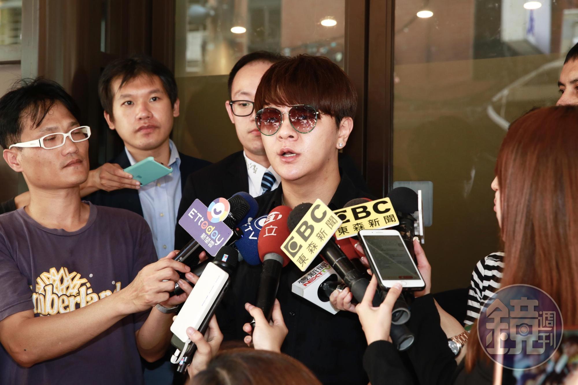 曾治豪透露父親在病榻前不改幽默態度，要他在演藝圈好好努力。
