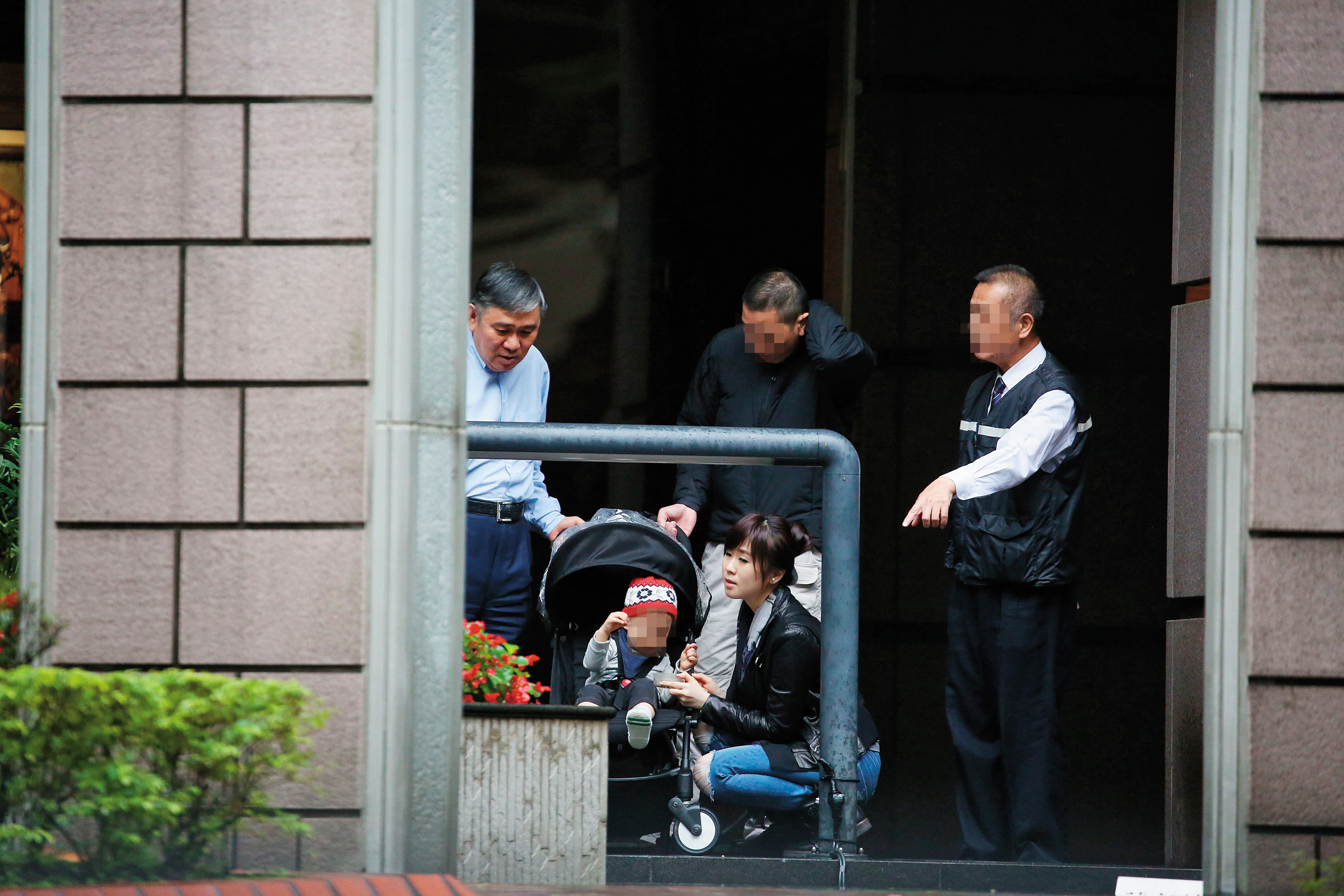 王永慶長子王文洋目前除忙於自己的宏仁集團事業，生活重心是陪伴女兒王思涵及孫子。