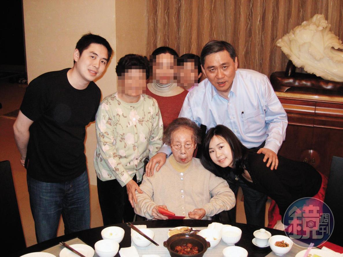 王永慶法律上唯一的妻子王月蘭無子嗣,由二房長子王文洋負責照顧,她生前與王文洋及其一對兒女王泉仁、王思涵經常聚會,感情融洽。(資料照片)