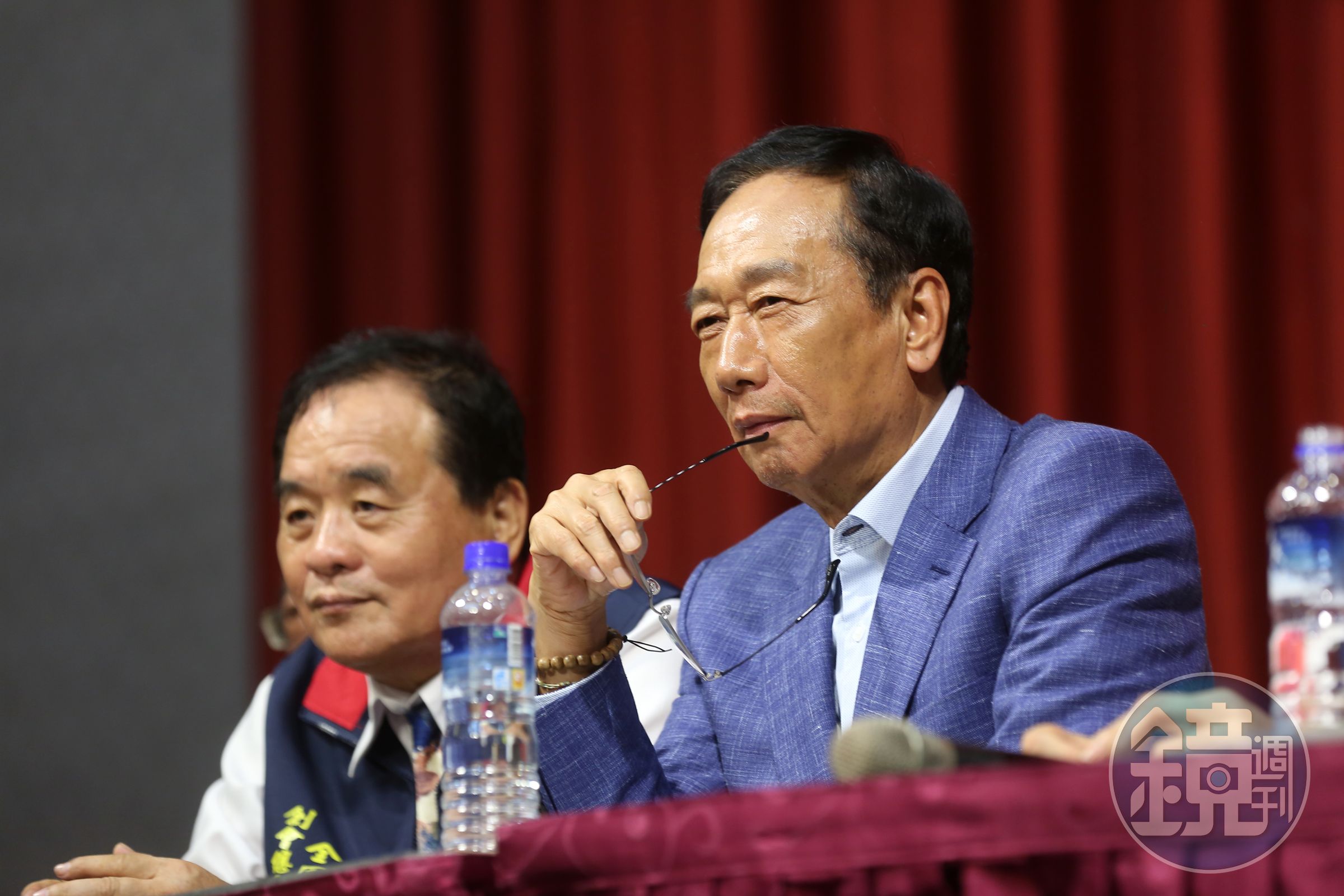 面對黨內初選郭台銘今日分析表示，覺得現在「黑郭」比「卡韓」更多，加上謠言滿天飛，這些都不利黨內的團結。