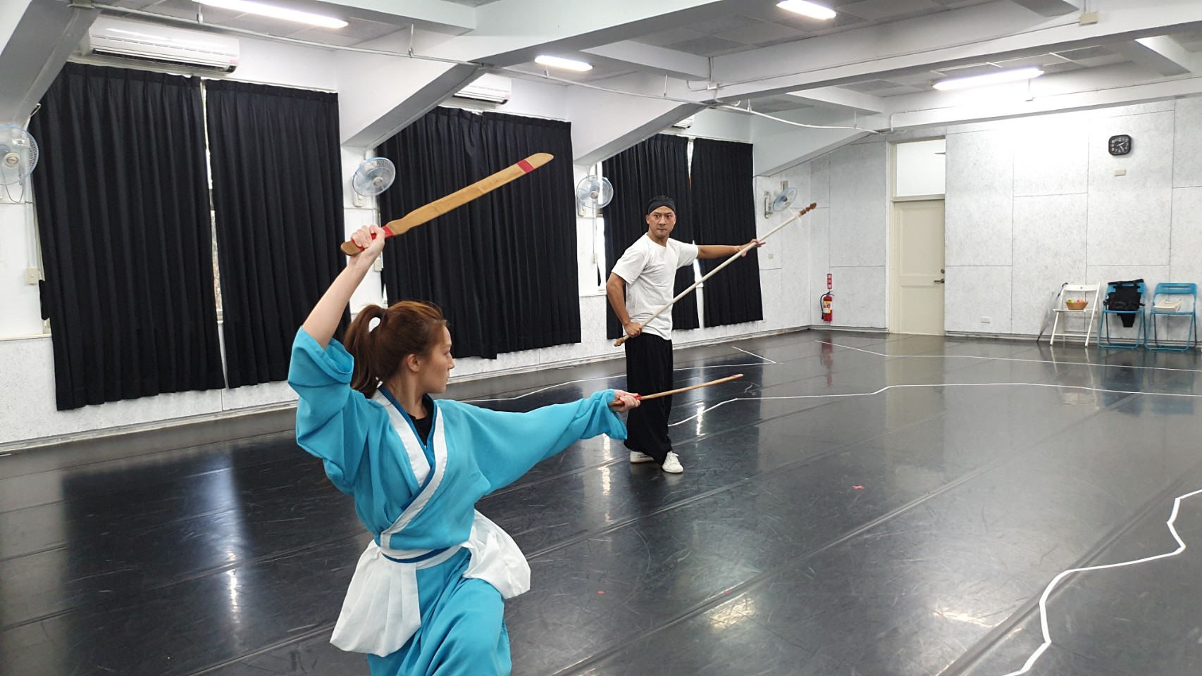 顏曉筠有舞蹈基礎,這次為武打橋段積極練習身段。