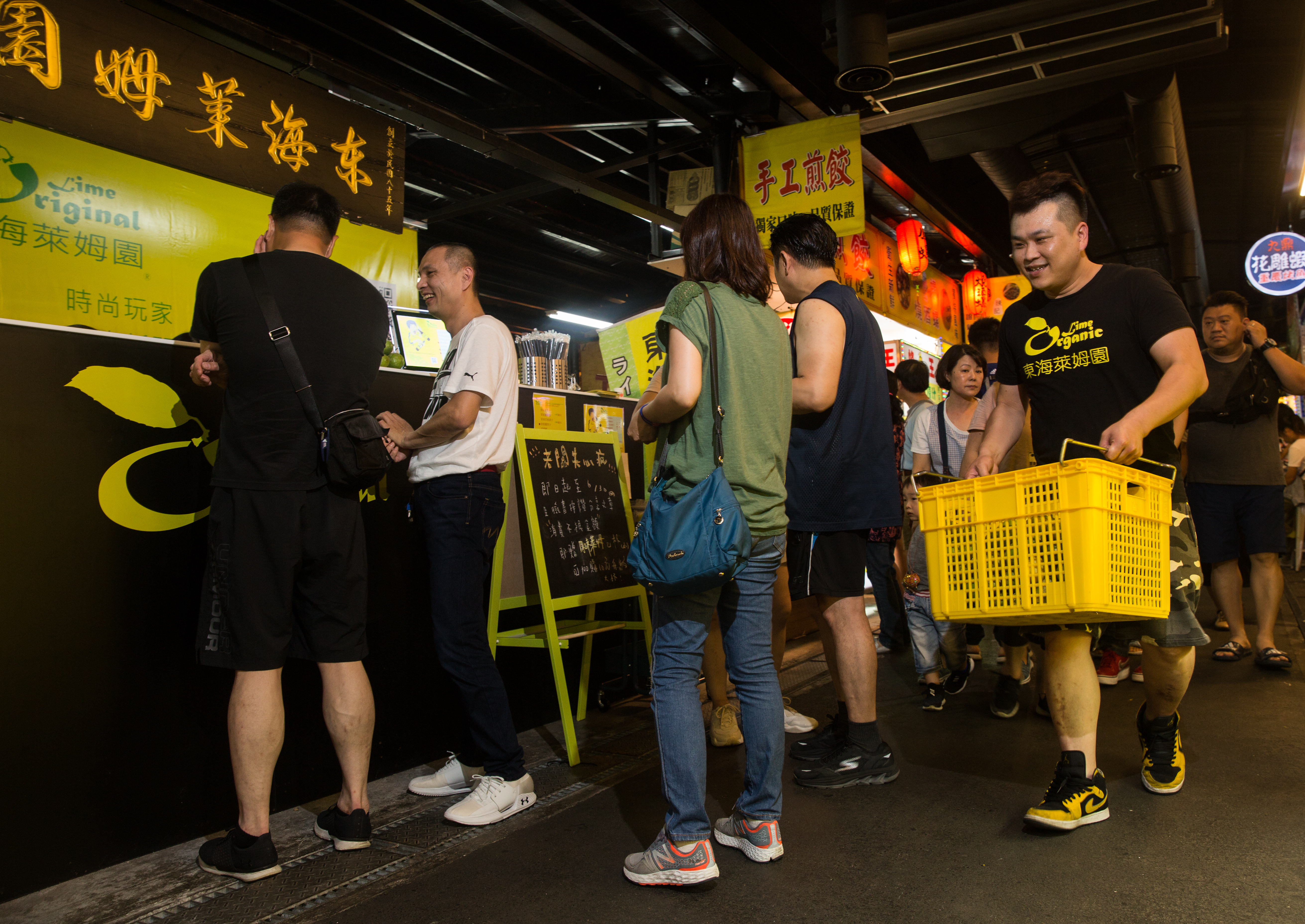創業10年，曾俊豪經歷起跌，最近跑到樹林夜市試水溫，曾經迷失的他，更懂得珍惜機會。