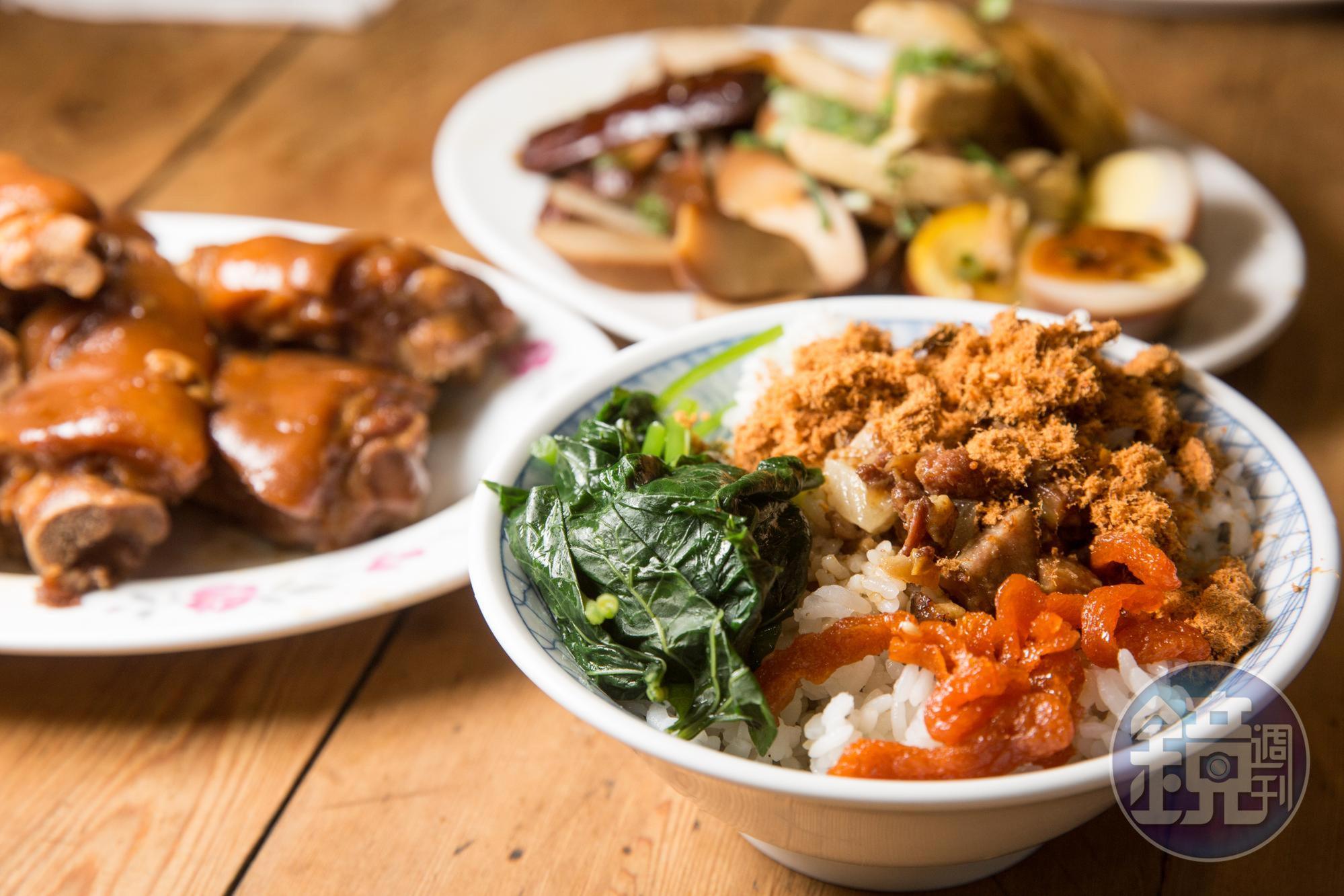 每次到老實麵館用餐，蔡耀輝必點的料理就是老實飯。（45元／碗）