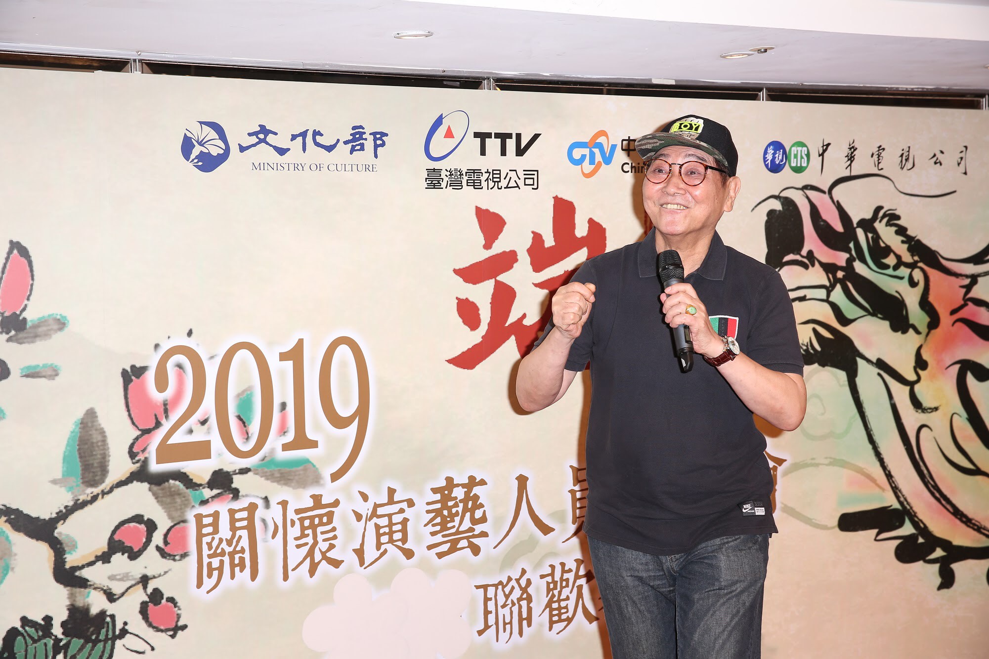 康弘談起賀一航直讚「他很聰明」。