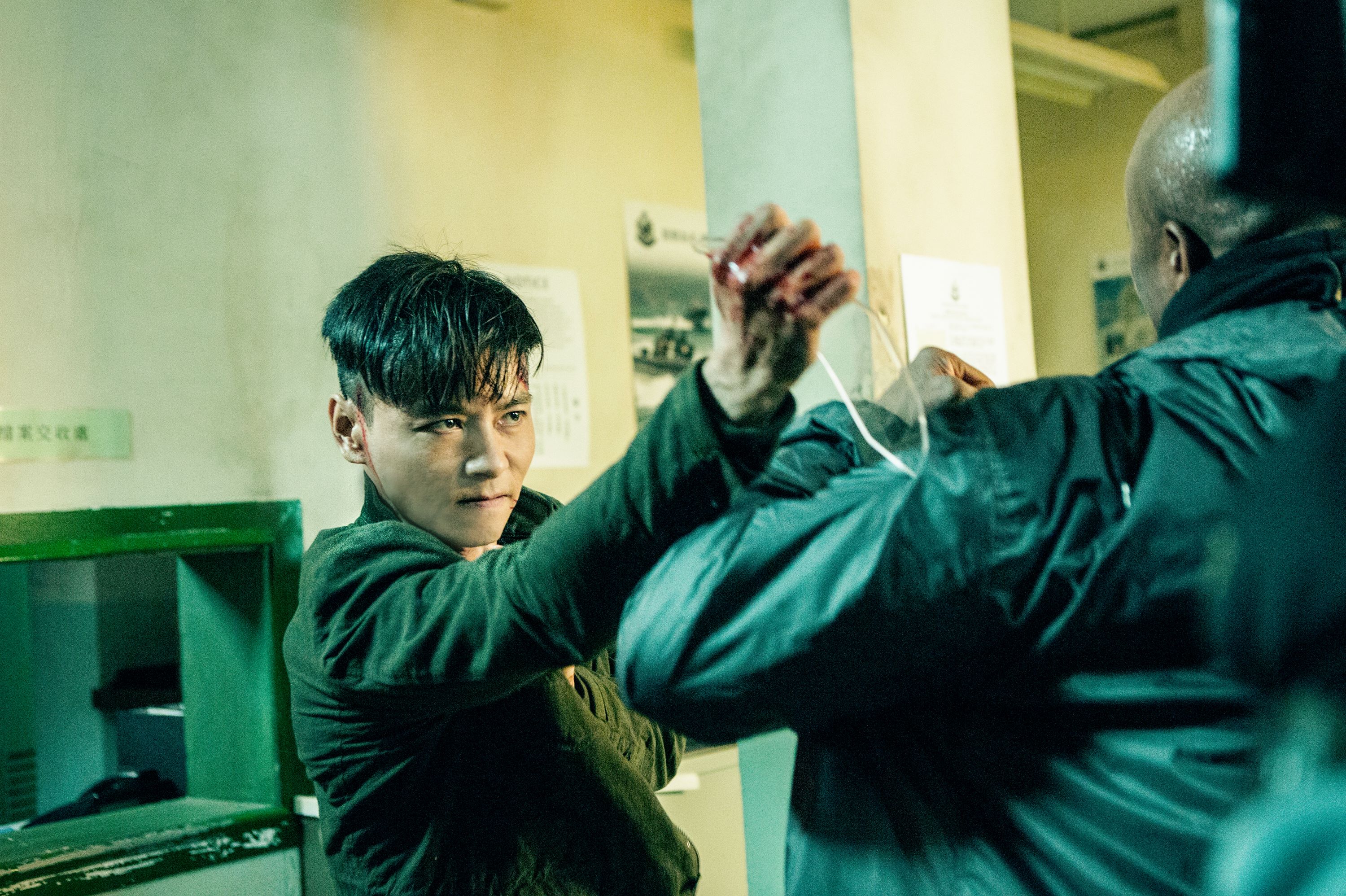 張晉從當武術替身如今成為男主角，在《九龍不敗》和世界拳王安德森席爾瓦的拳腳互搏戲十分精彩。（華映提供）