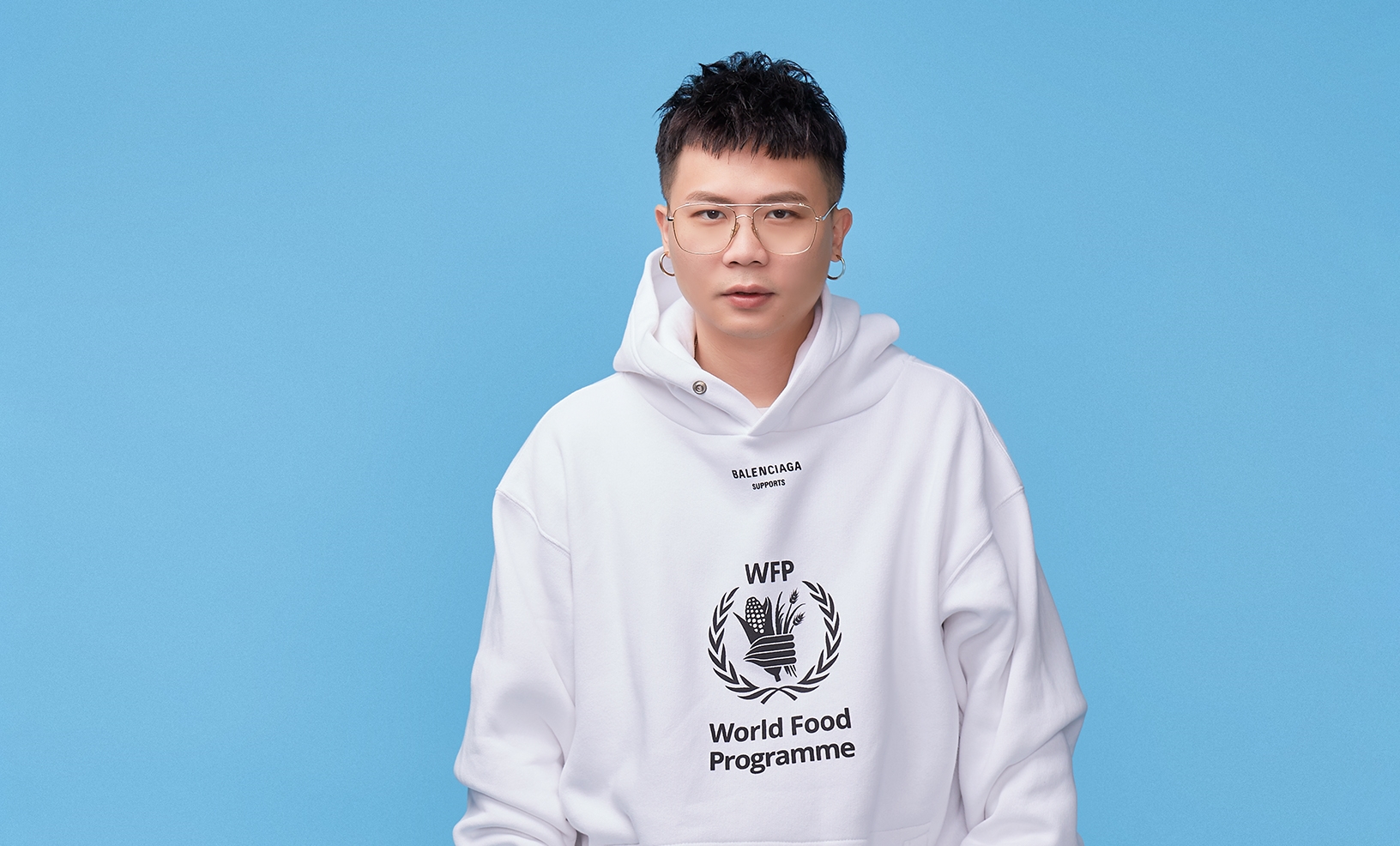 《凡人Mortal》日文版5月29日已數位上架，〈凡人〉〈I Miss You〉馬上攻占KKBOX日語新歌單曲第5名和第6名。