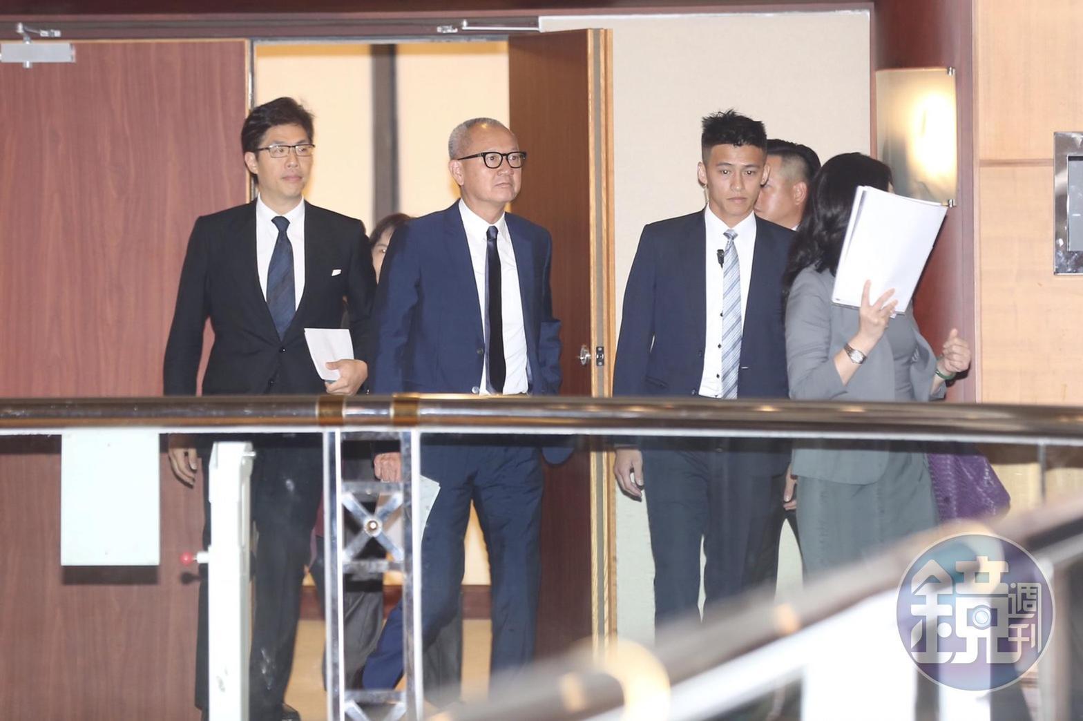 國巨董事長陳泰銘親自出席主持股東會。