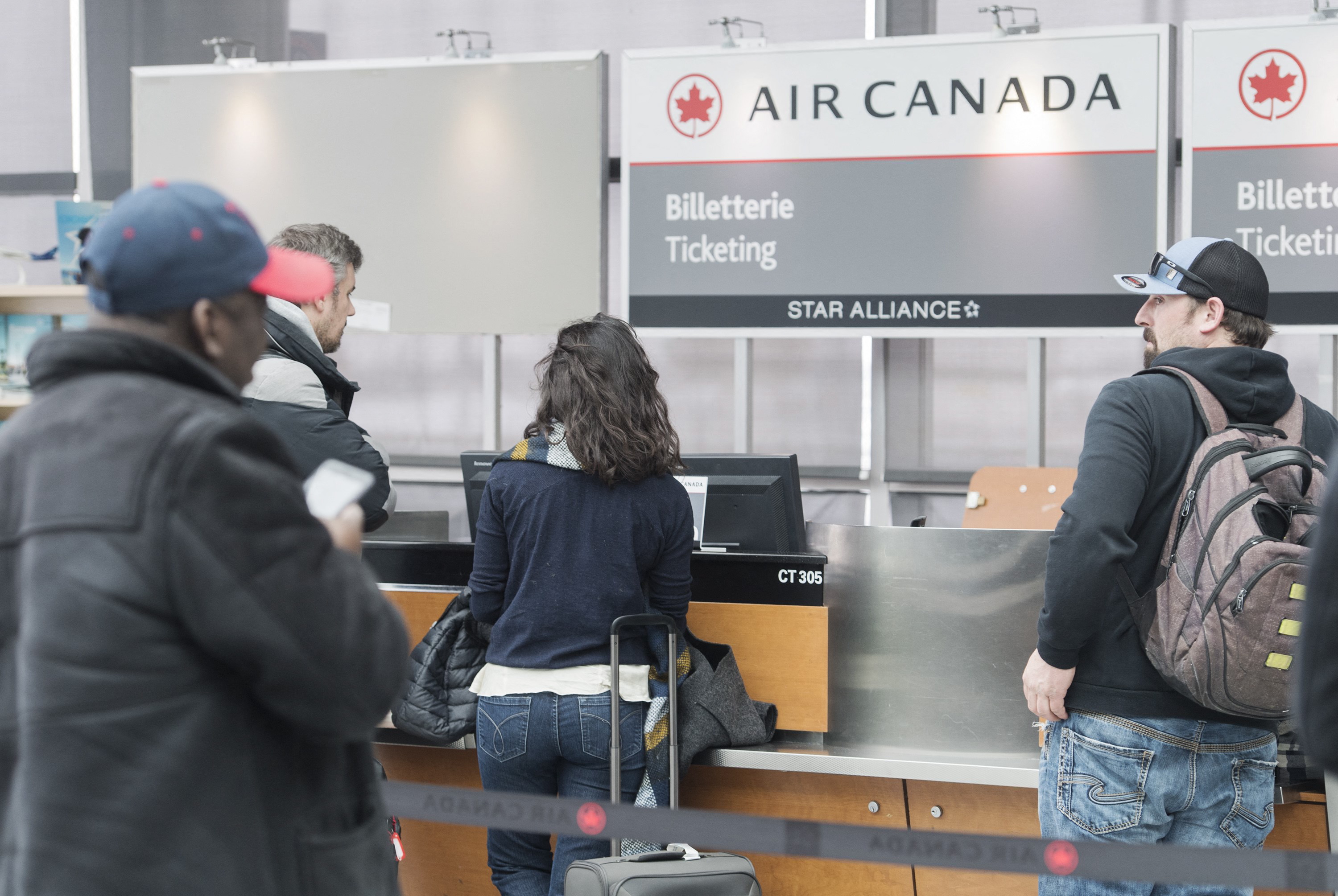 加拿大航空遭微信賣家盜刷信用卡購買機票，轉而向買家求償。（東方IC）