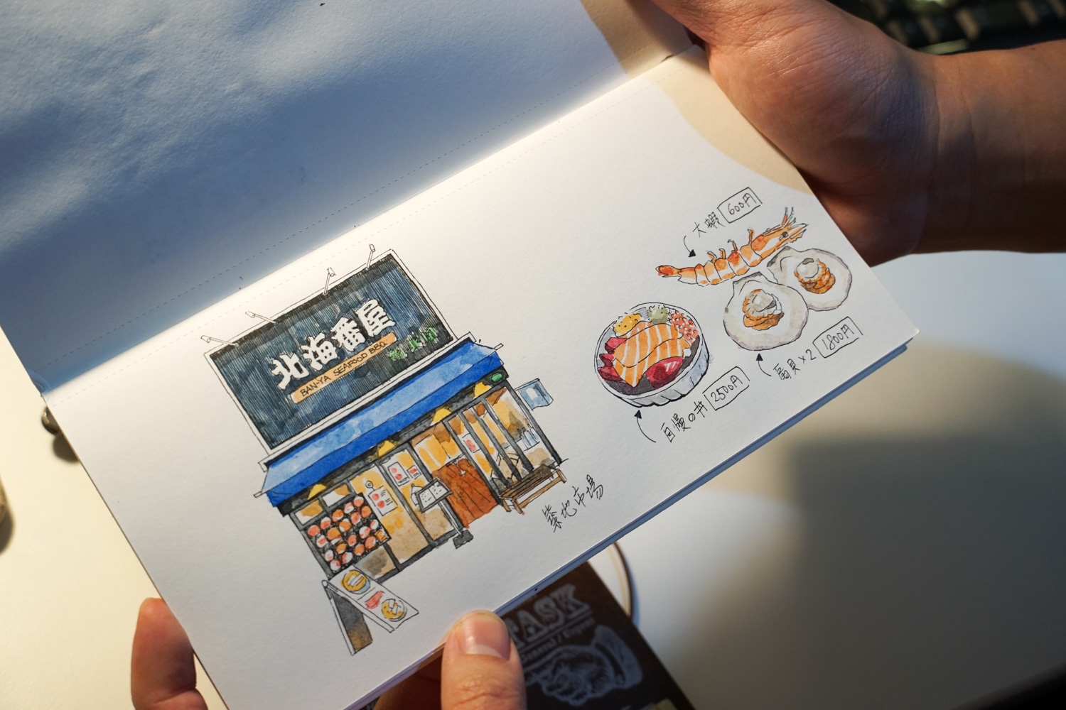 與女友一起到日本旅遊時，陳光禹會用手繪的方式，把造訪的名店畫下來。