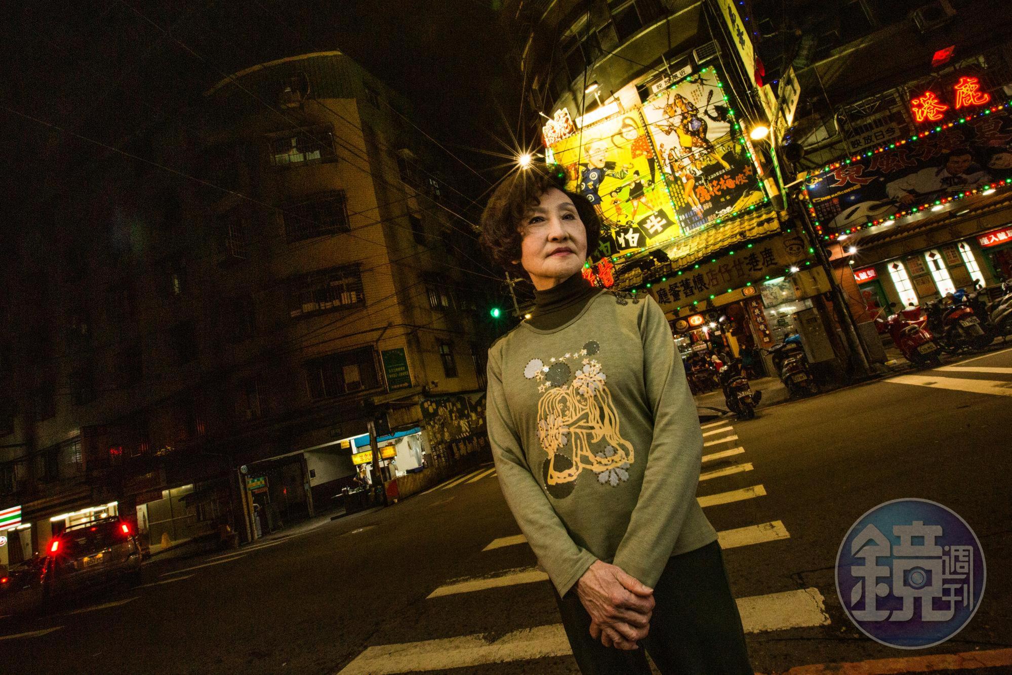 位於土城的懷舊熱炒餐廳，以白虹主演的《大俠梅花鹿》作為招牌，營造本土懷舊氣氛。