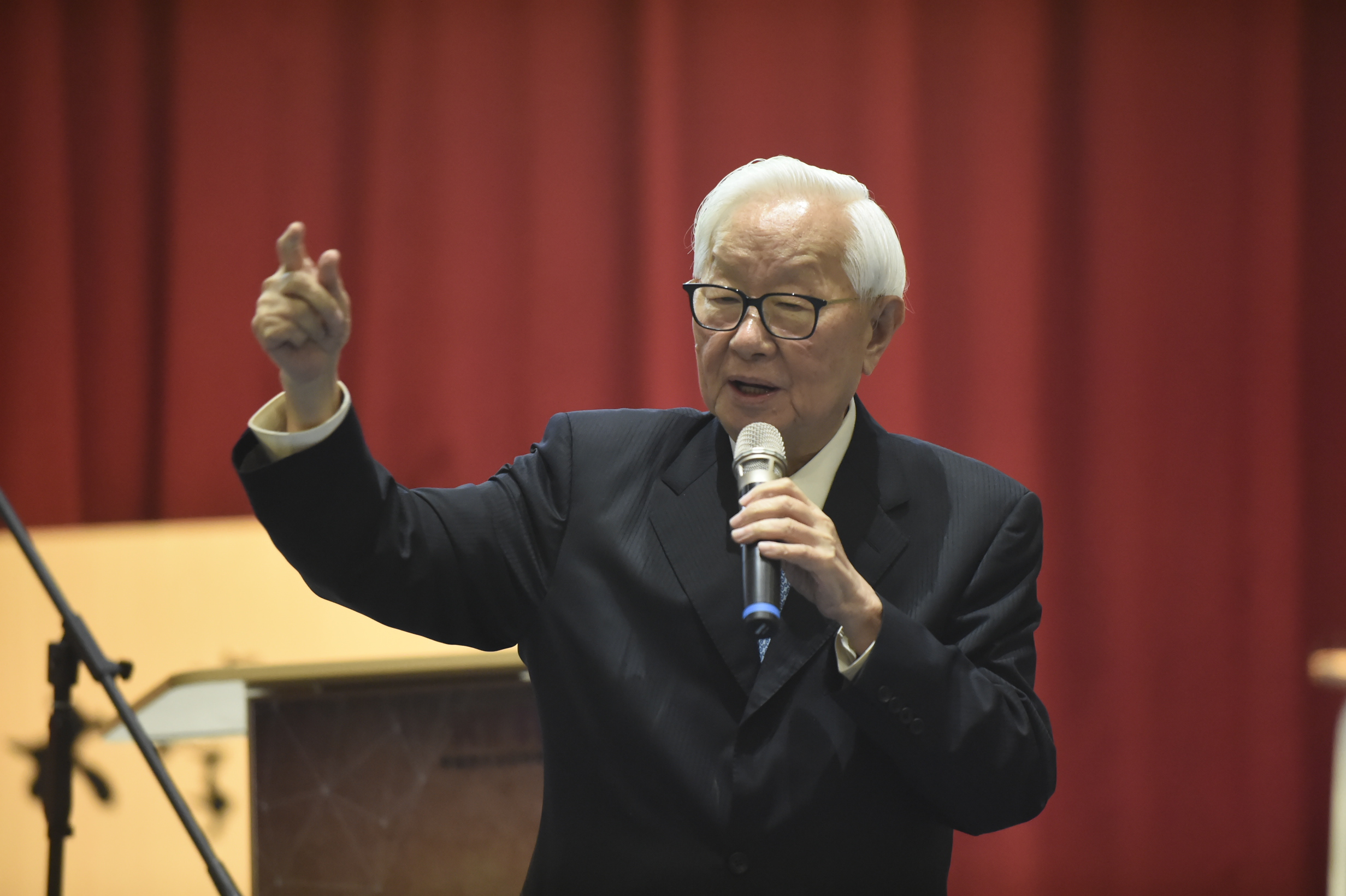 台積電創辦人張忠謀大爆料說，李國鼎曾批評，智財權是帝國主義欺負落後國家的東西。