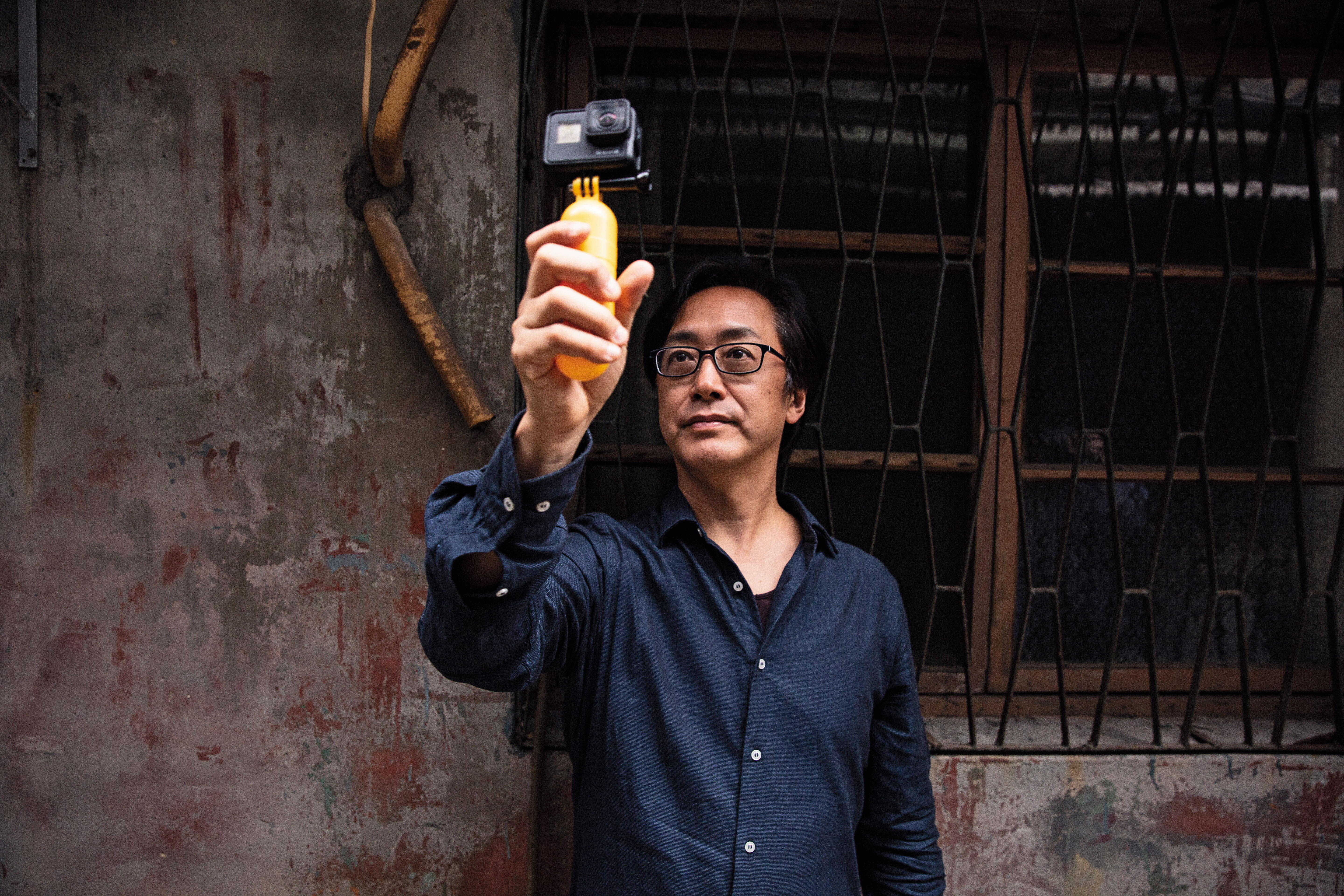 記者隨時拿著筆和鏡頭丈量世間真相，但野島剛說，不能忘記文筆有時會間接殺人，必須保持客觀，小心翼翼寫下每一篇報導。