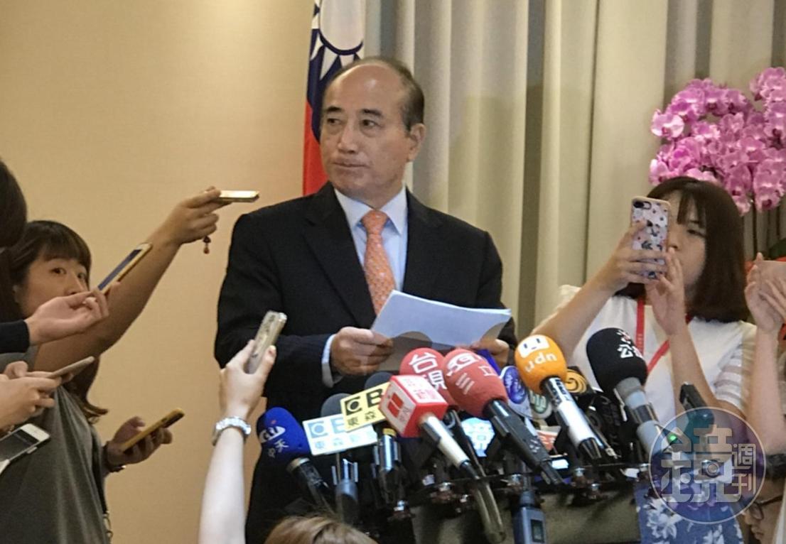 王金平表示，與其參加奇奇怪怪的初選，不如從今以後，全心全意勤走基層。