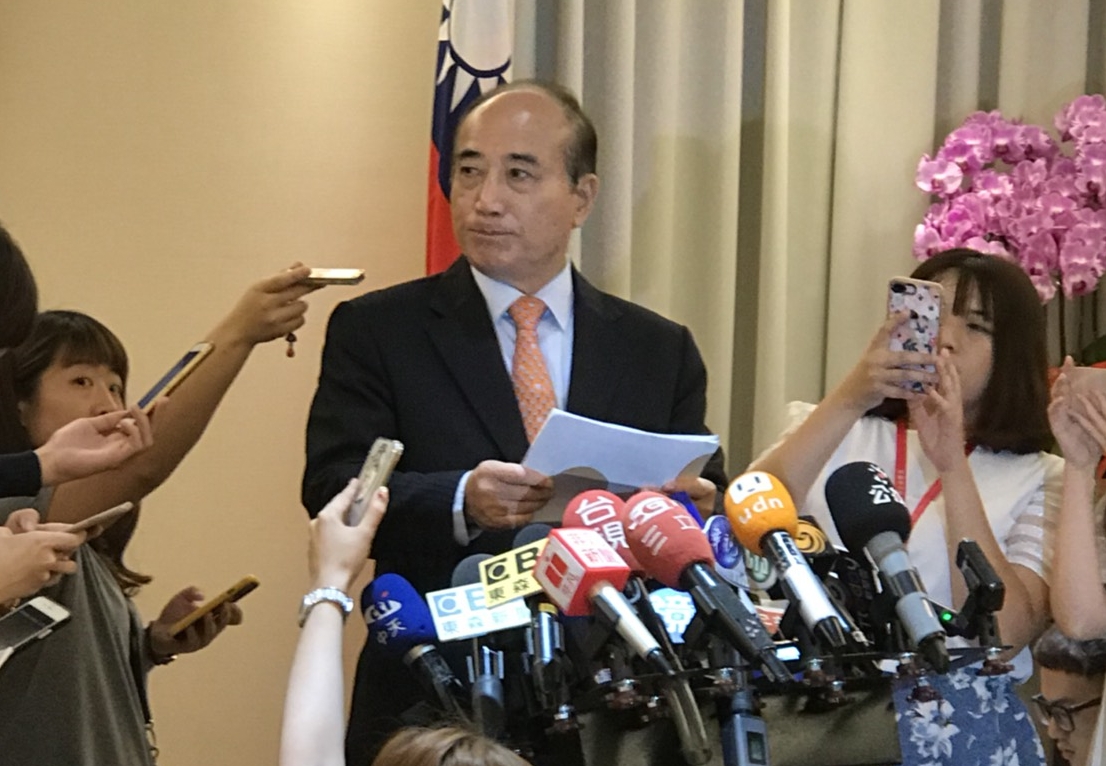 王金平表示，與其參加奇奇怪怪的初選，不如從今以後，全心全意勤走基層。