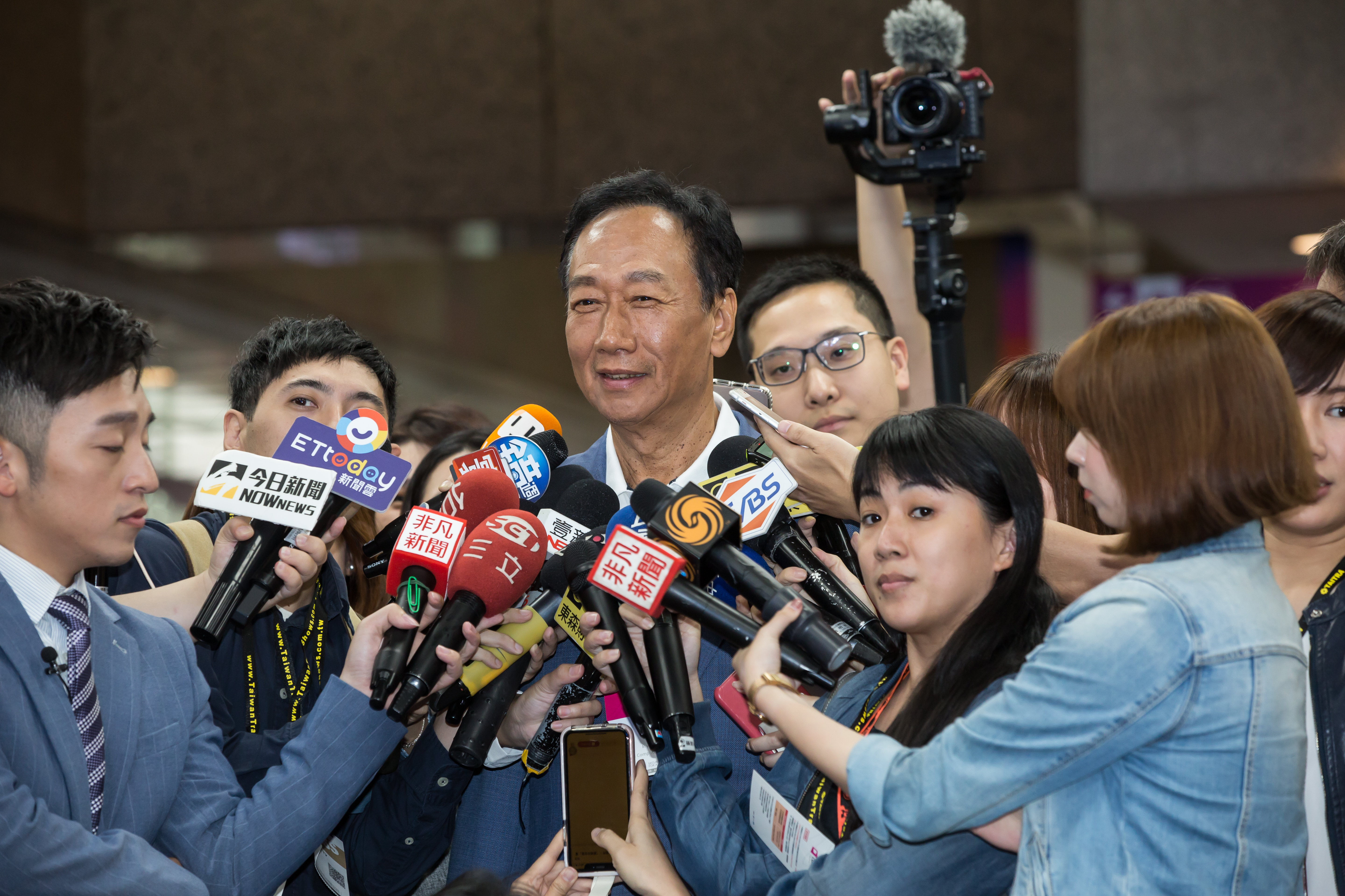 鴻海董事長郭台銘痛批《中國時報》，甚至發起抵制。