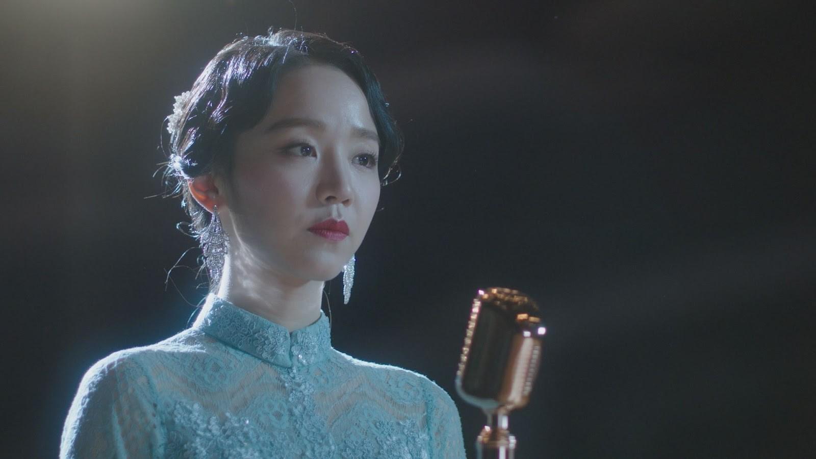 申惠善在《死之詠贊》飾演朝鮮第一位女高音,扮相優雅。(Netflix提供)
