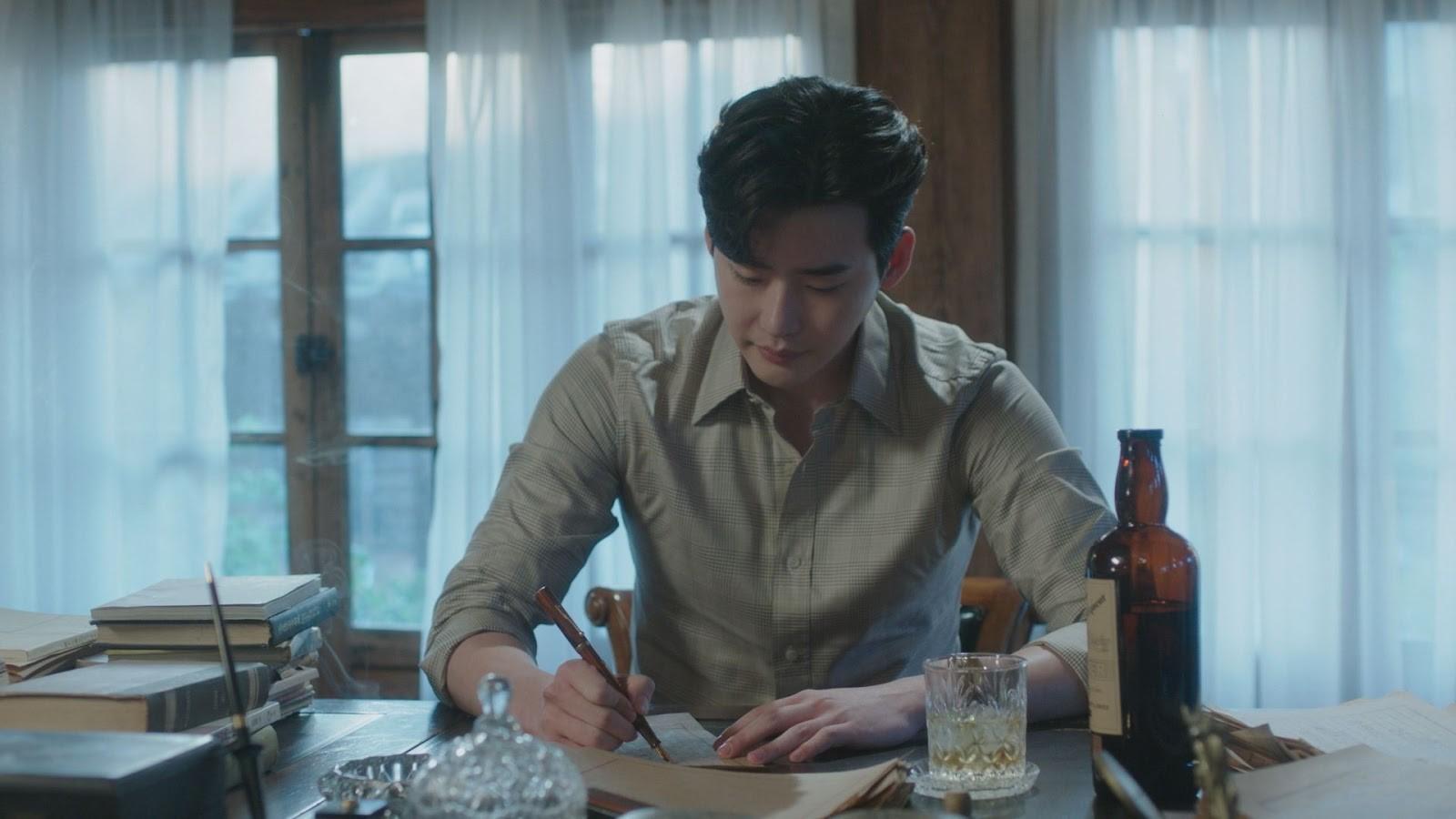 李鍾碩在《死之詠贊》飾演新劇作家,熱愛寫作卻被迫繼承家業。(Netflix提供)