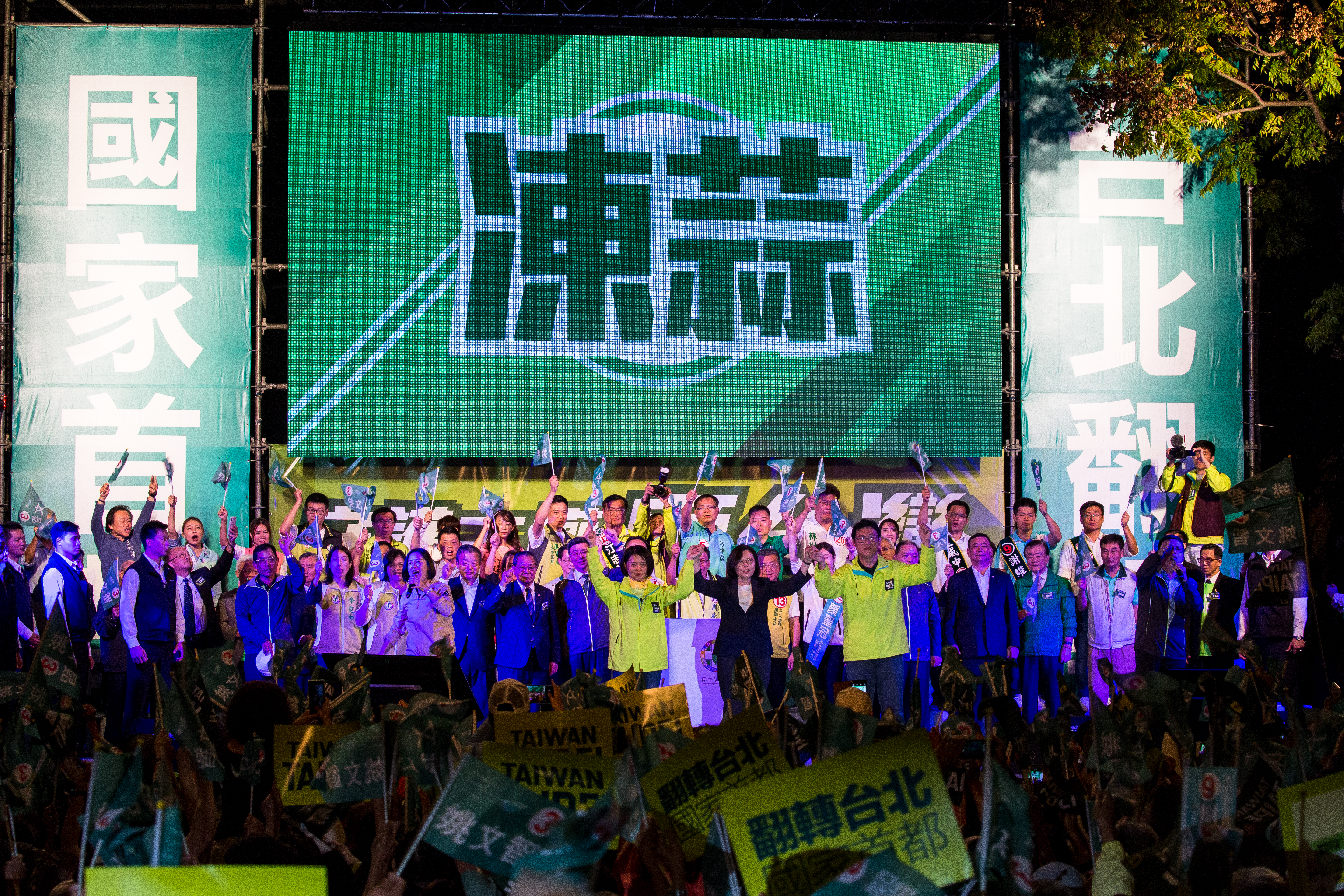 近期市場動盪不安，但2020年有台美總統大選，因此施國文對台股前景仍抱持審慎樂觀。