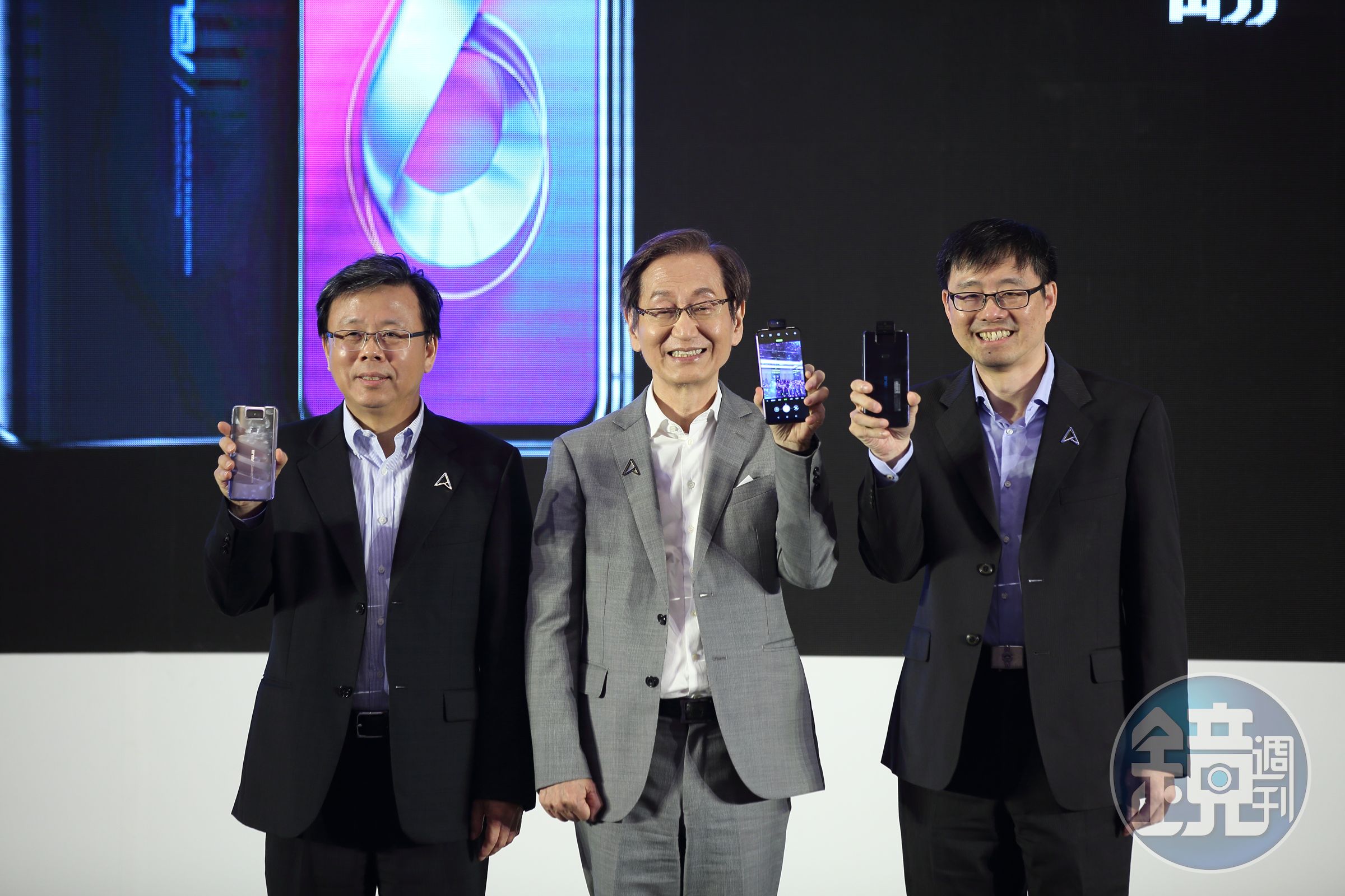 華碩ZenFone 6即日起開賣，由施崇棠親自揭曉售價。
