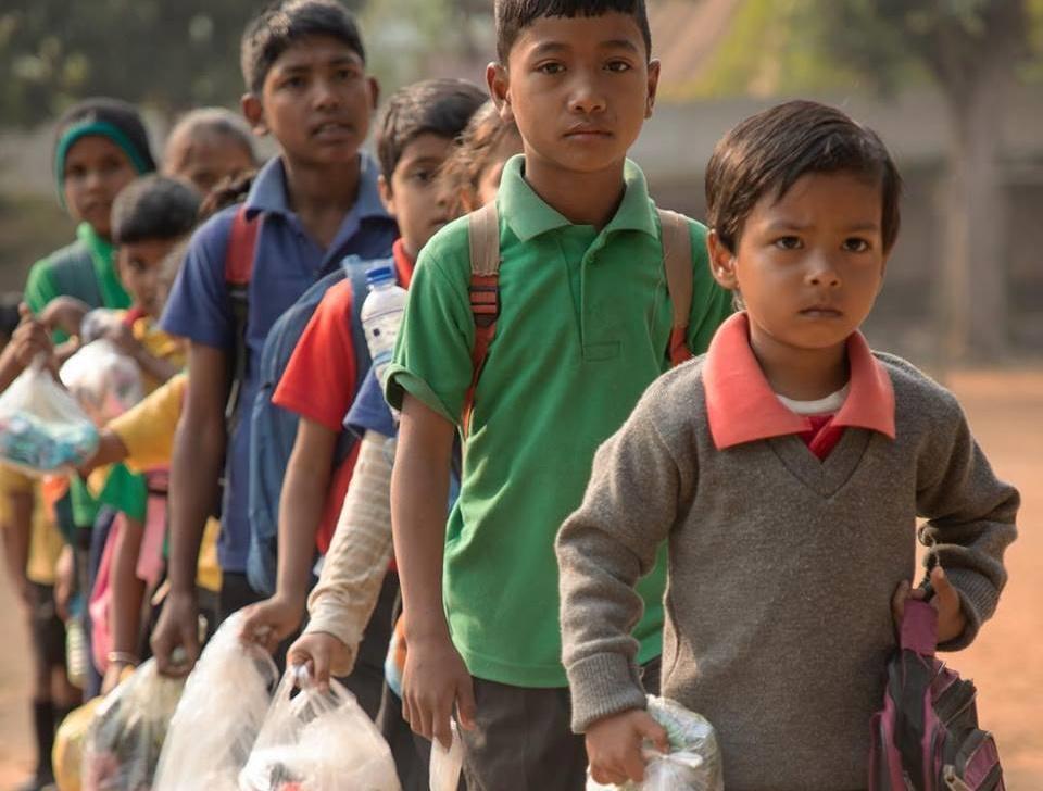 印度一所慈善學校Akshar Forum倡導「學習時也賺錢」，讓孩子賺錢的同時，順利完成教育。（翻攝自Akshar Forum臉書）