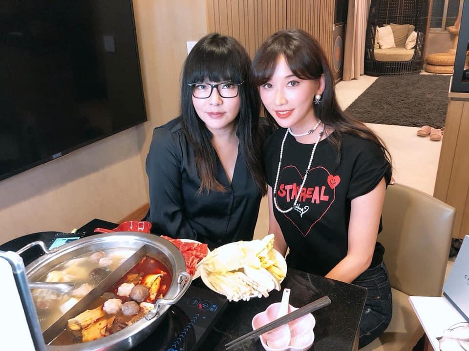 林志玲去年和唐綺陽直播，就被預言2019有結婚運。（翻攝自唐綺陽臉書）