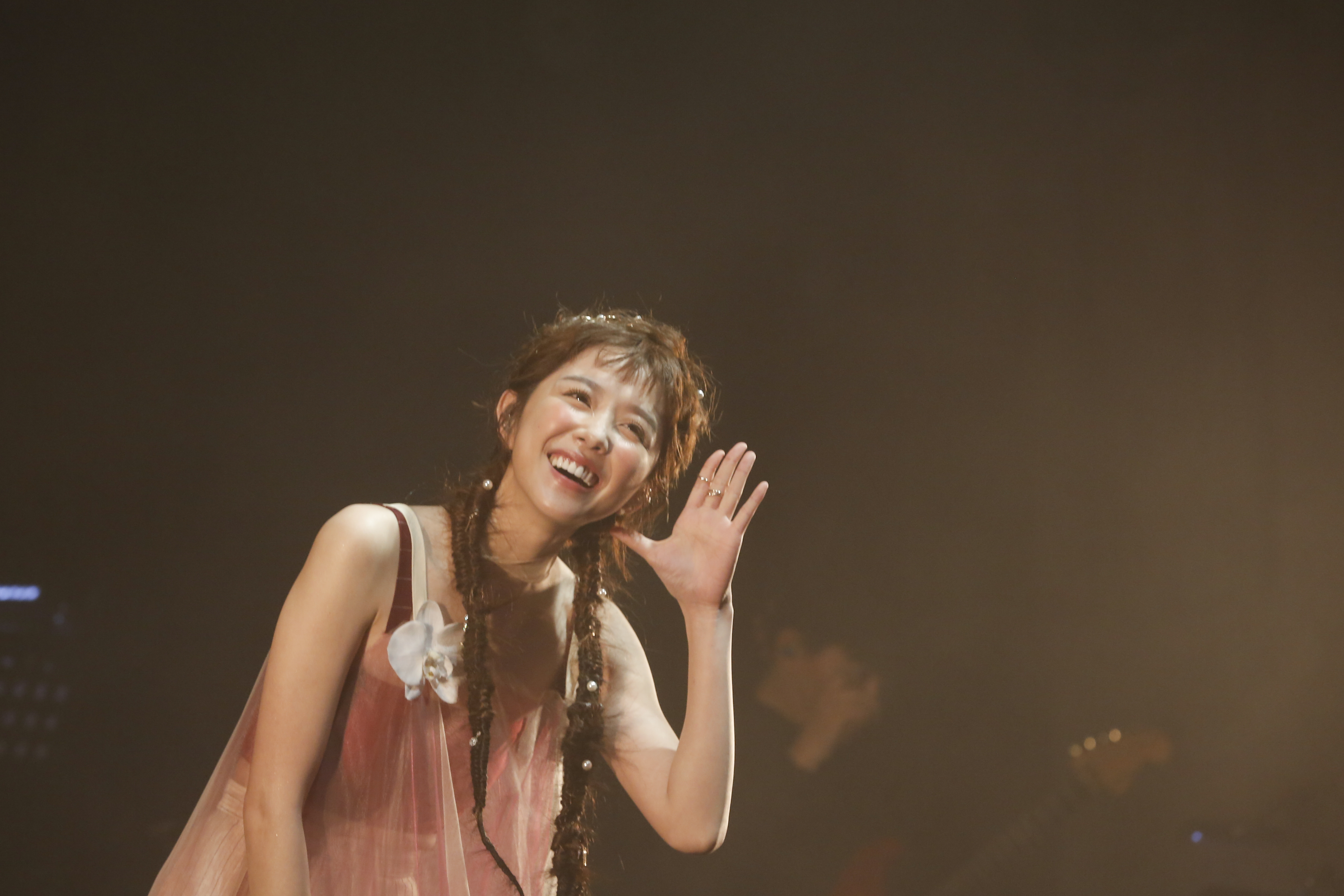 邵雨薇選唱盧廣仲〈早安，晨之美〉，獻唱向偶像致敬。