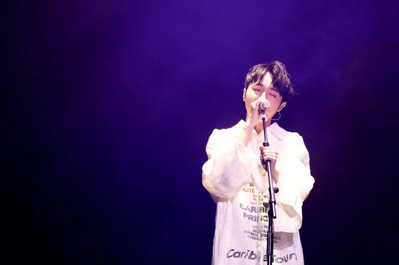 吳青峰音樂節感性演唱〈十七〉落淚，表示是最重要的歌曲。（環球音樂提供）