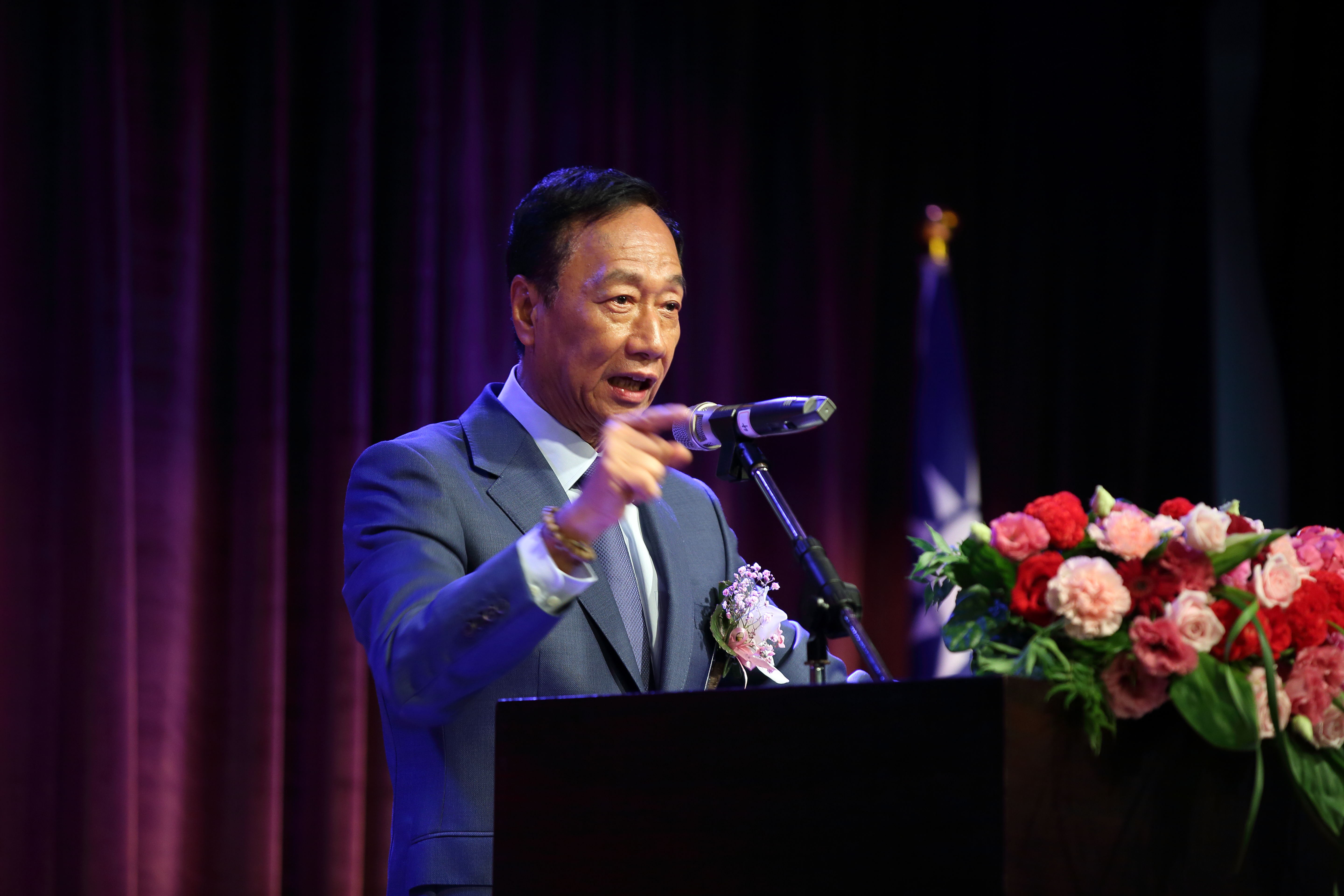 對韓國瑜8日這場造勢，鴻海董事長郭台銘說：「一條香腸從高雄運到花蓮，有沒有將運輸成本算進去？」