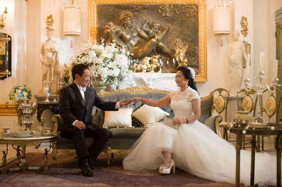 如龍與現任妻子沛小嵐結婚近四十年，直到前幾年才補拍婚紗照。（翻攝自馬如龍臉書）