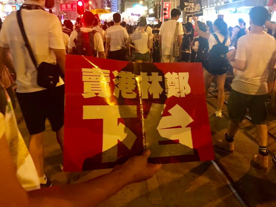 百萬香港人上街抗議林鄭月娥賣港，反對港府審定《引渡條例》。（翻攝自網路）