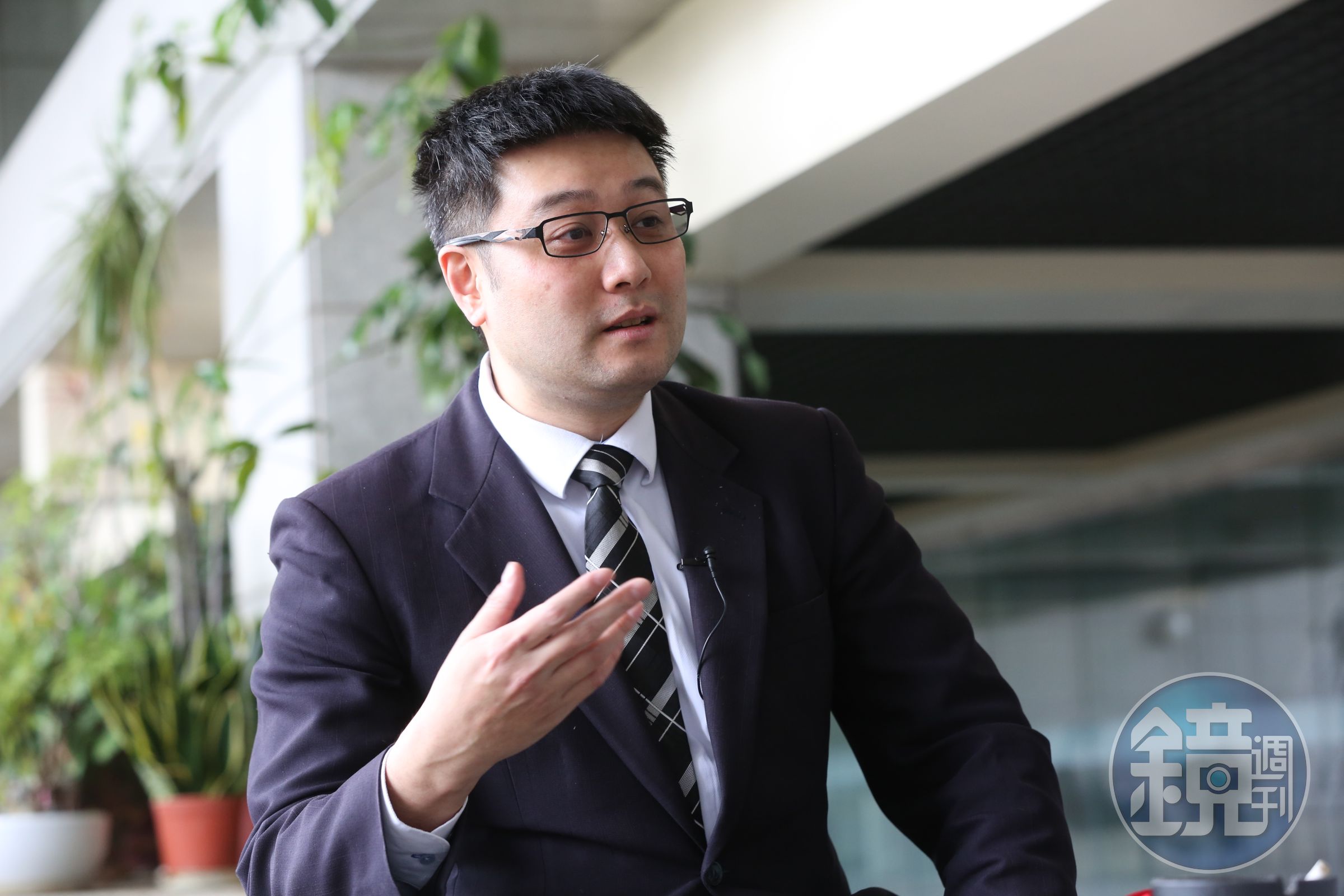 律師林永瀚表示，公部門私列內規抵制建築師，卻連無辜民眾都受害。
