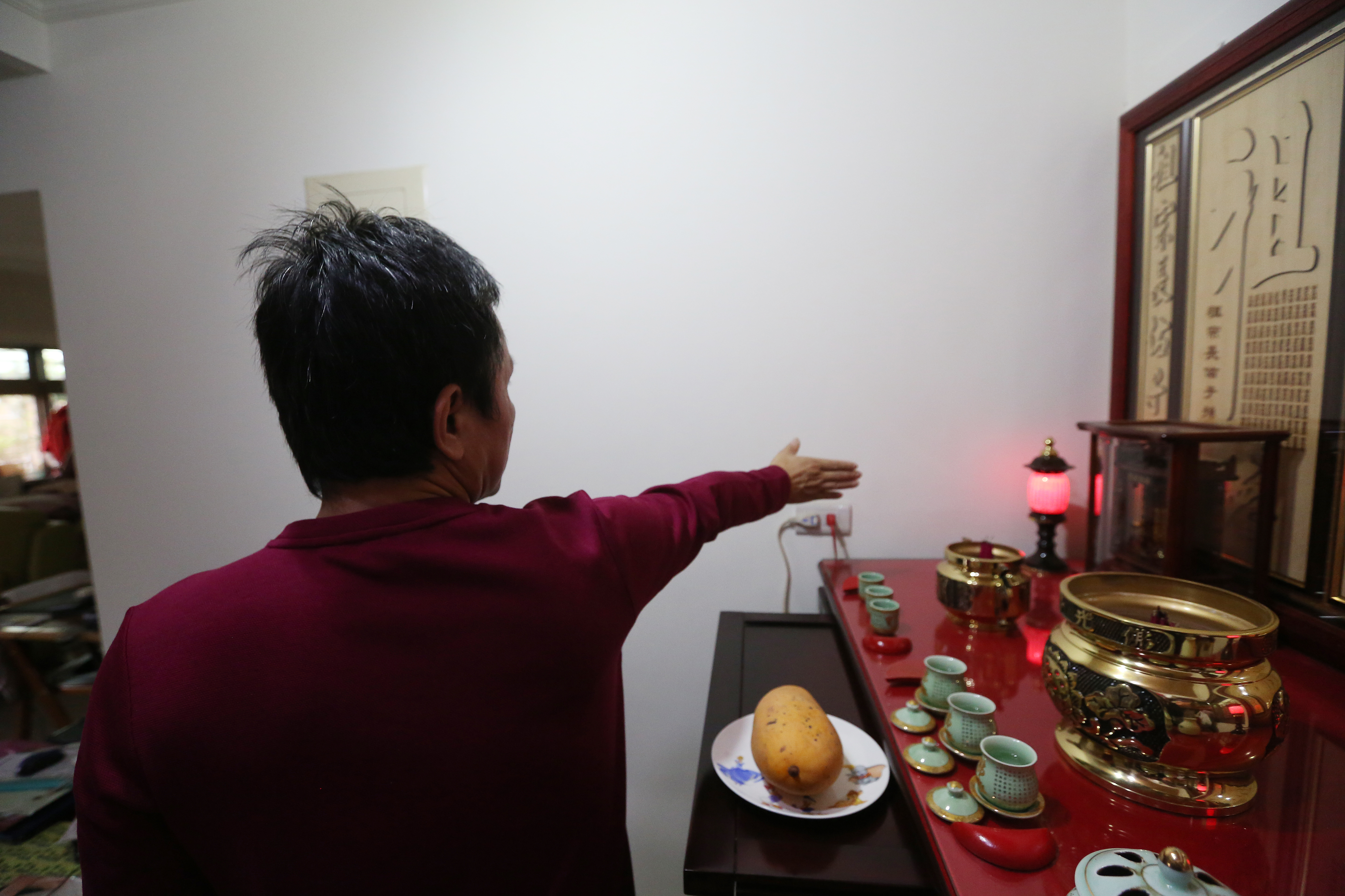 阿霖因建商違法修改管道間，讓他間接受害。