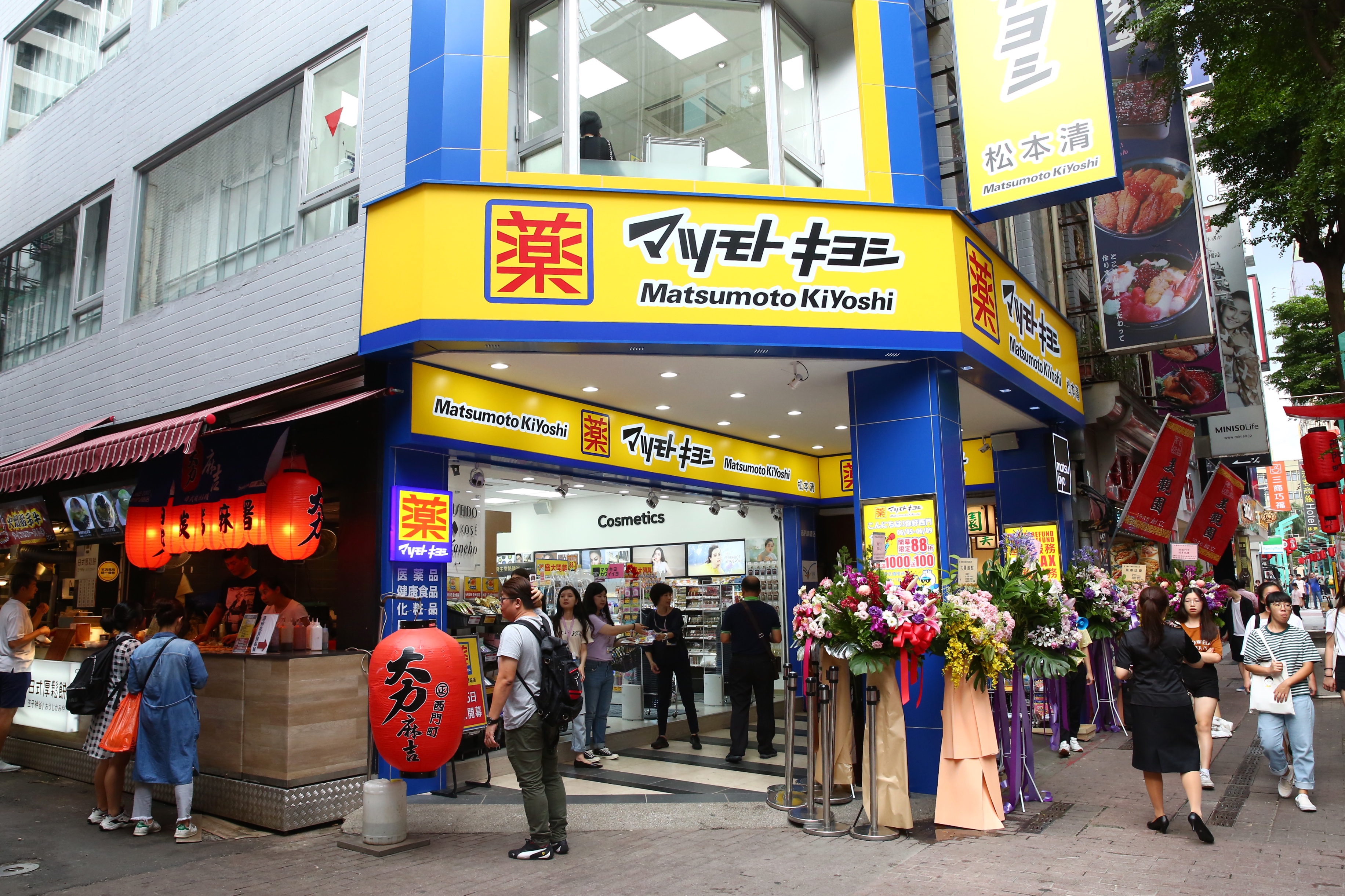 近來日系藥妝大舉來台設點，像松本清就在西門町開出台灣首家旗艦店。