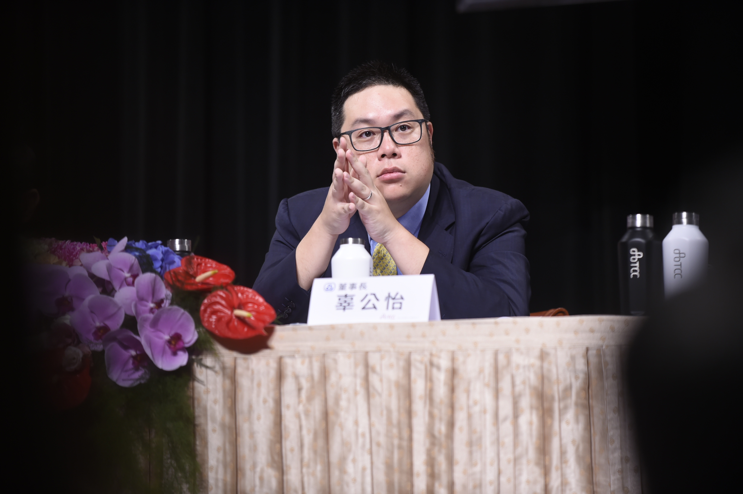 信昌化董事長辜公怡表示，信昌化近年積極投入環保，減排二氧化碳量等同於82座大安森林公園的排放量。