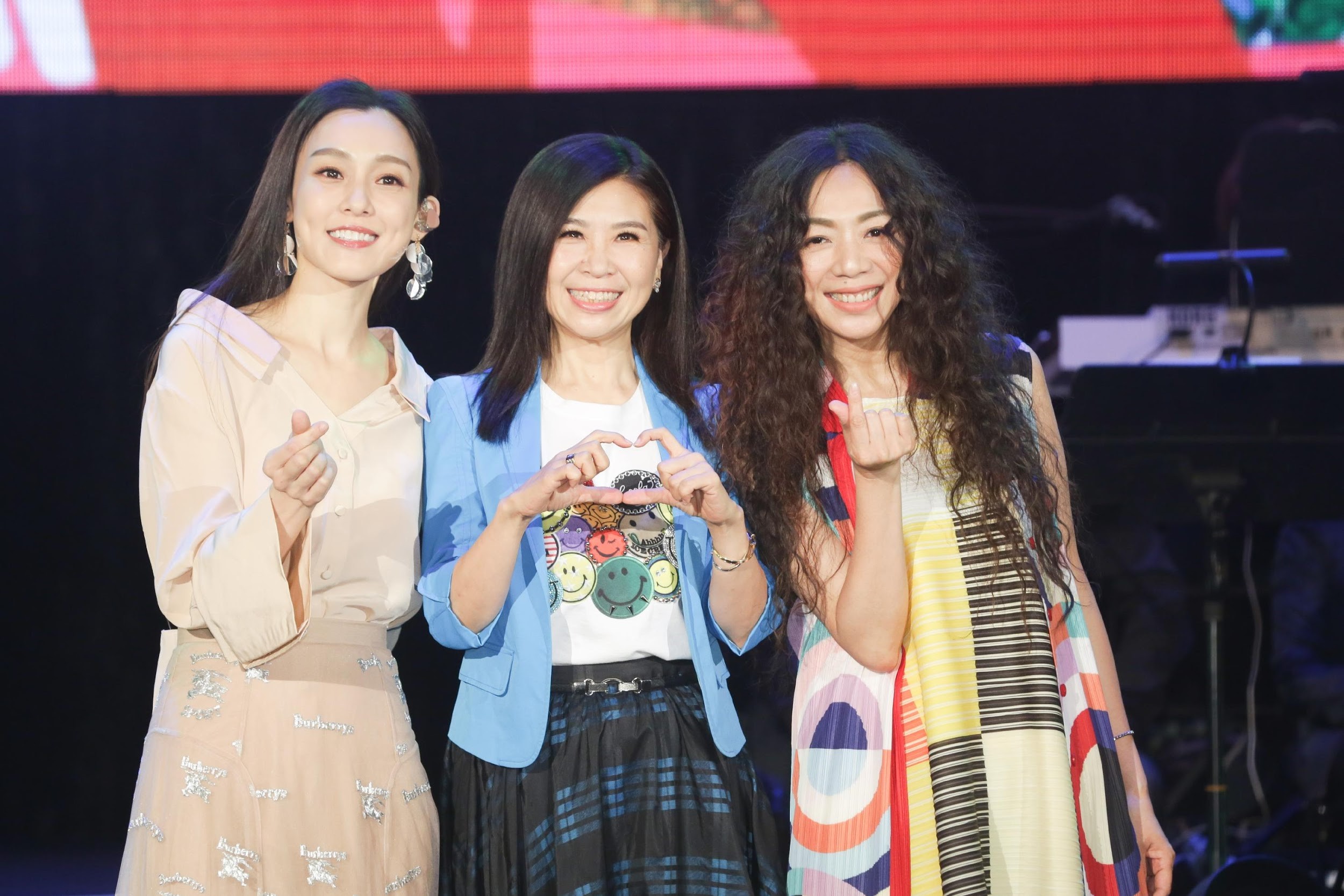 范瑋琪（左起）、馬毓芬、萬芳為「罕見二十暖心音樂會」獻聲。