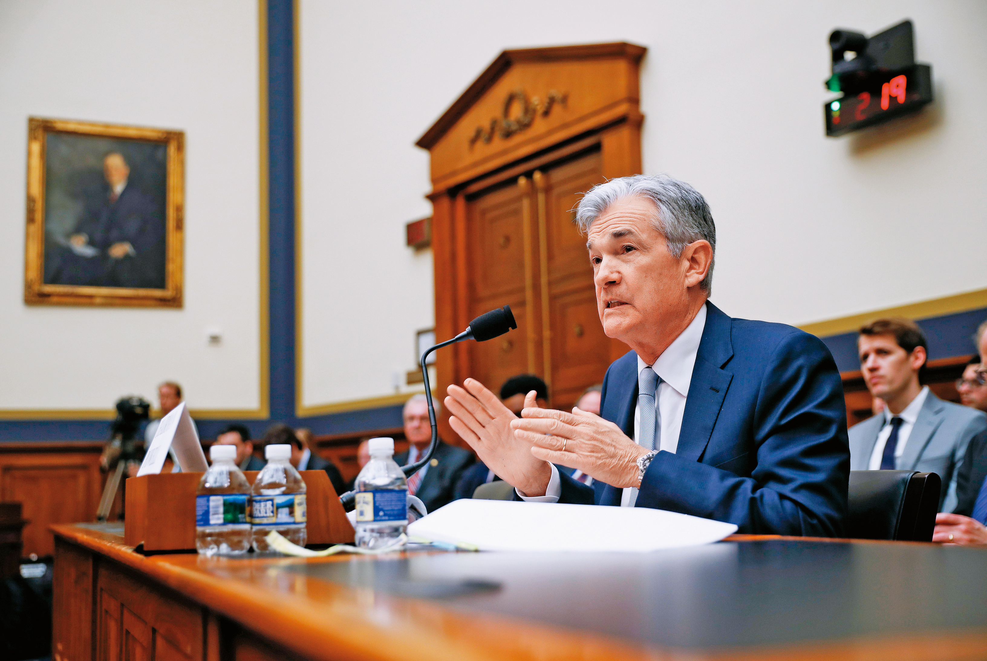 聯準會主席鮑威爾表示，聯準會將採取恰當的措施維持經濟擴張，此被市場解讀為接下來很可能降息。（東方IC）