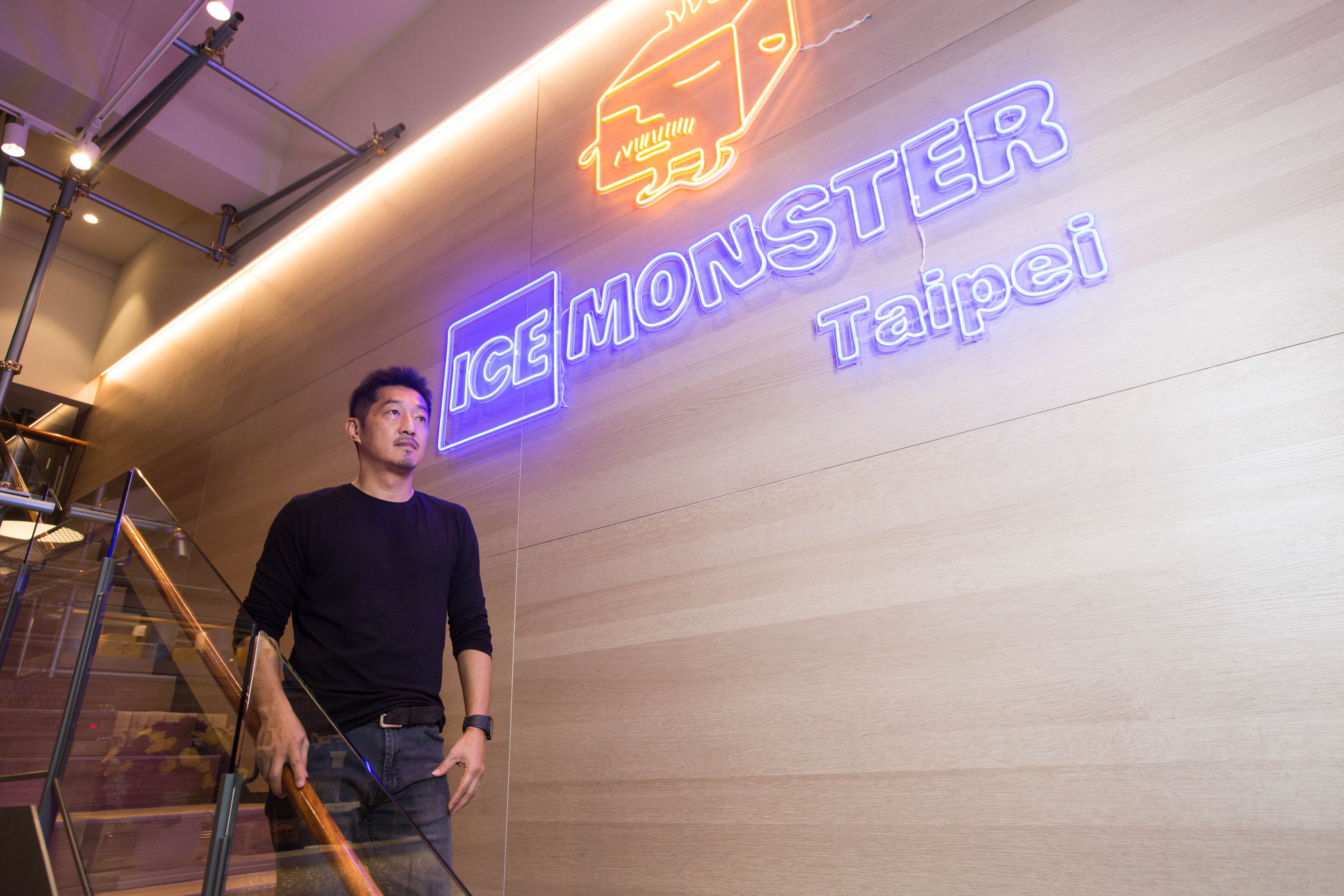 羅駿樺曾因感情問題淪千夫所指，使他陷入重度憂鬱深淵，長達近10年。