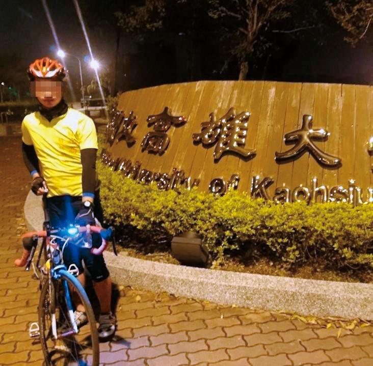 蕭姓輔導員很喜歡騎車，還參加過「自行車1日北高行」。（翻攝蕭男臉書）