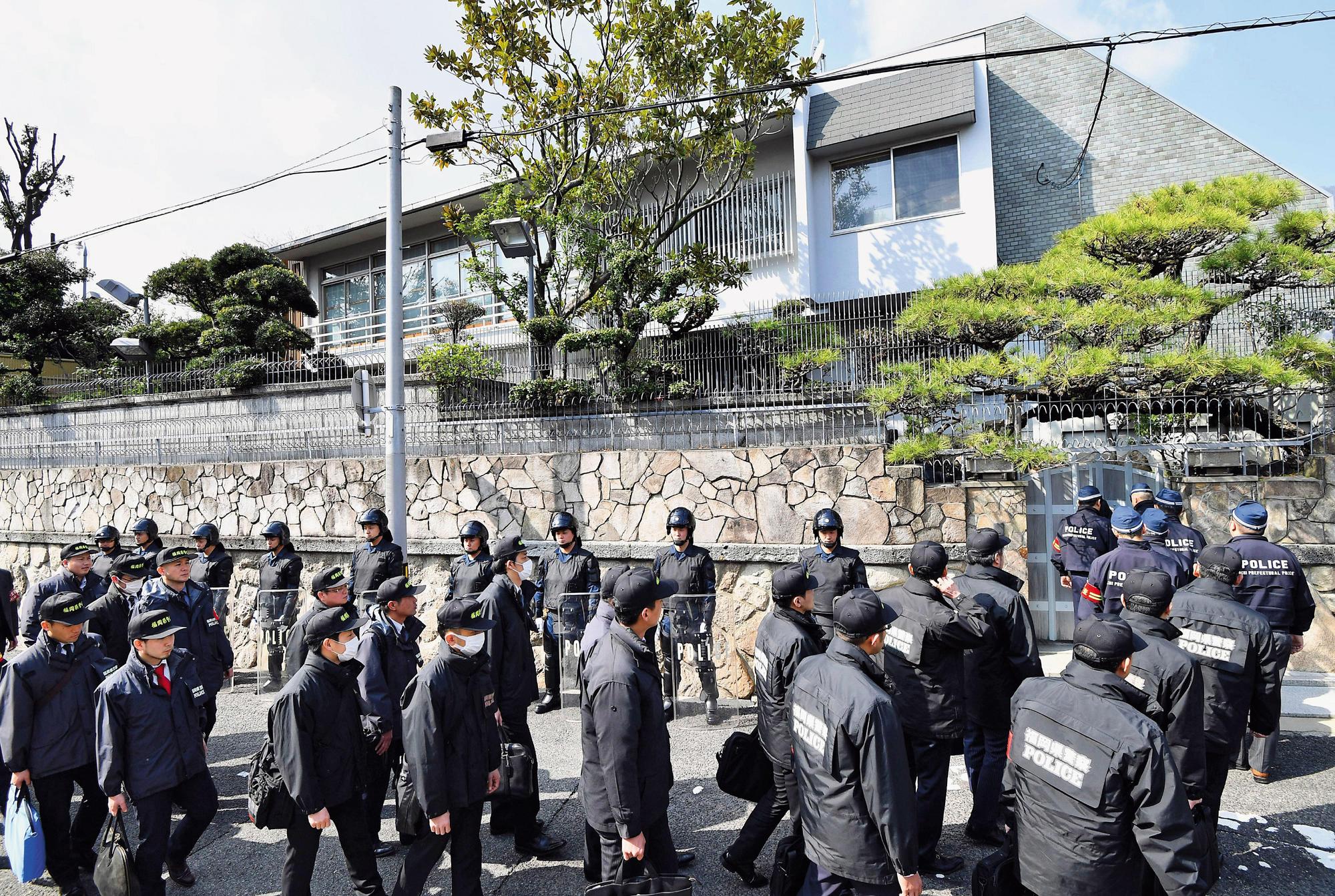 日本山口組雖為合法註冊的團體，但神戶總部曾多次遭日本警方搜索。（東方IC）